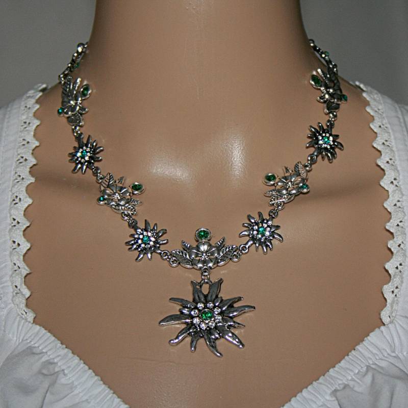 Dirndl Kette , Strass-Edelweiss Edelweiss Anhänger Trachtenschmuck Hochzeitskette Bergblumen Perlenkette Dirndl Kette , Strass-Edelweiss Edelweiss Anhänger Trachtenschmuck Hochzeitskette Bergblumen Perlenkette von Edelweiss51Jewelry
