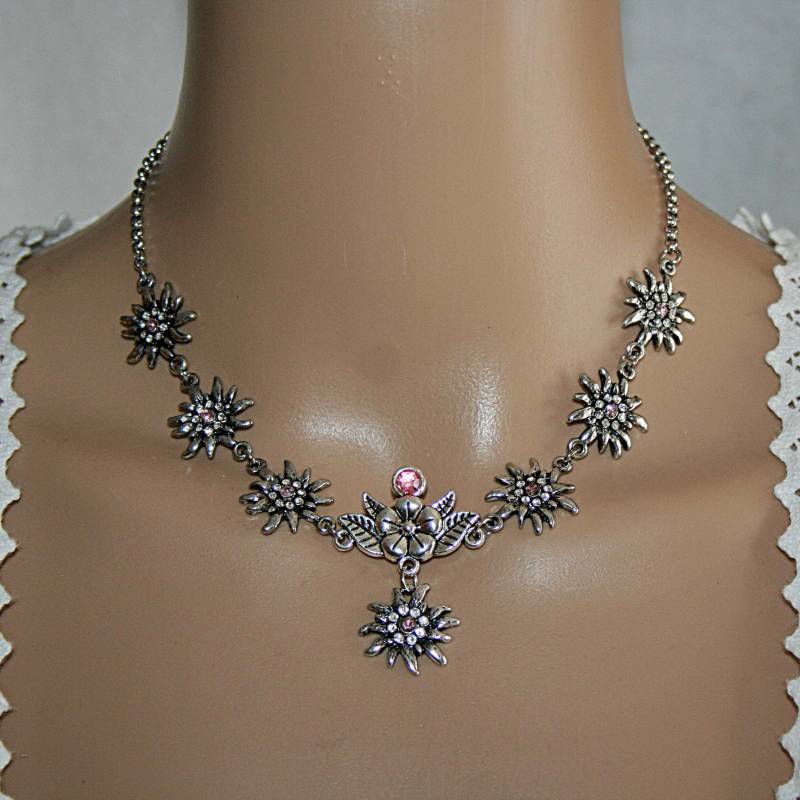 Dirndl Kette , Strass-Edelweiss Edelweiss Anhänger Trachtenschmuck Hochzeitskette Bergblumen Perlenkette Dirndl Kette , Strass-Edelweiss Edelweiss Anhänger Trachtenschmuck Hochzeitskette Bergblumen Perlenkette von Edelweiss51Jewelry