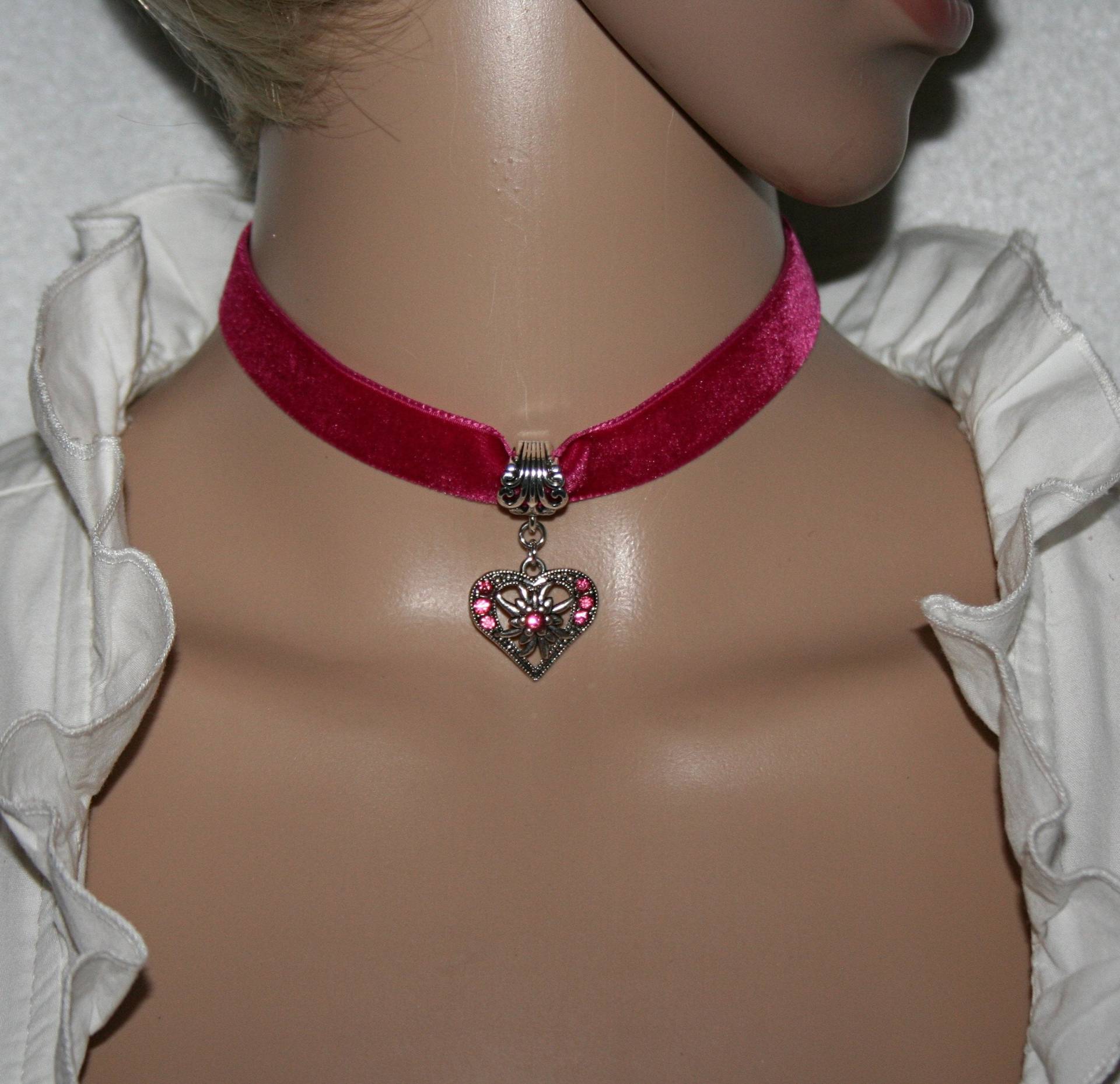 Dirndl Samt Kropfband Mit Herz Kirschrot von Edelweiss51Jewelry