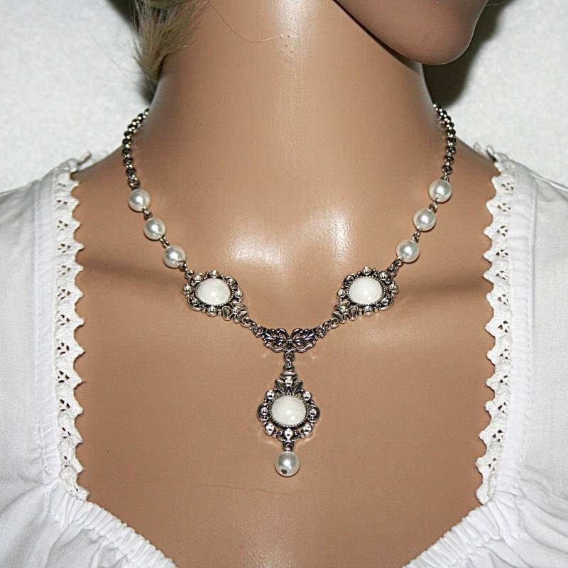 Halskette Mit 3 Ornamentanhänger , Perlen-Anhänger Perlen-Kette Trachtenkette Damen Halskette, Anhänger Perle Edelstahl-Kette von Edelweiss51Jewelry
