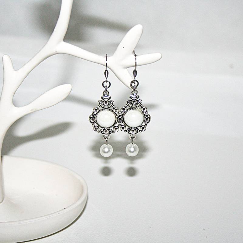 Perlen Ohrringe , Ornament-Anhänger Ohrhänger Sind Mit Weiße Ausgestattet Alltagsohrring Trendige von Edelweiss51Jewelry
