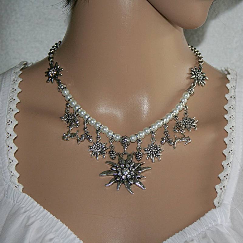 Perlenkette Mit Edelweiss Und Charms/Trachtenschmuck Silber Strass Damen Halskette Dirndl Schmuck Trachtenhochzeit Perlenkette Mit Edelweiss Und Charms/Trachtenschmuck Silber Strass Damen Halskette Dirndl Schmuck Trachtenhochzeit von Edelweiss51Jewelry