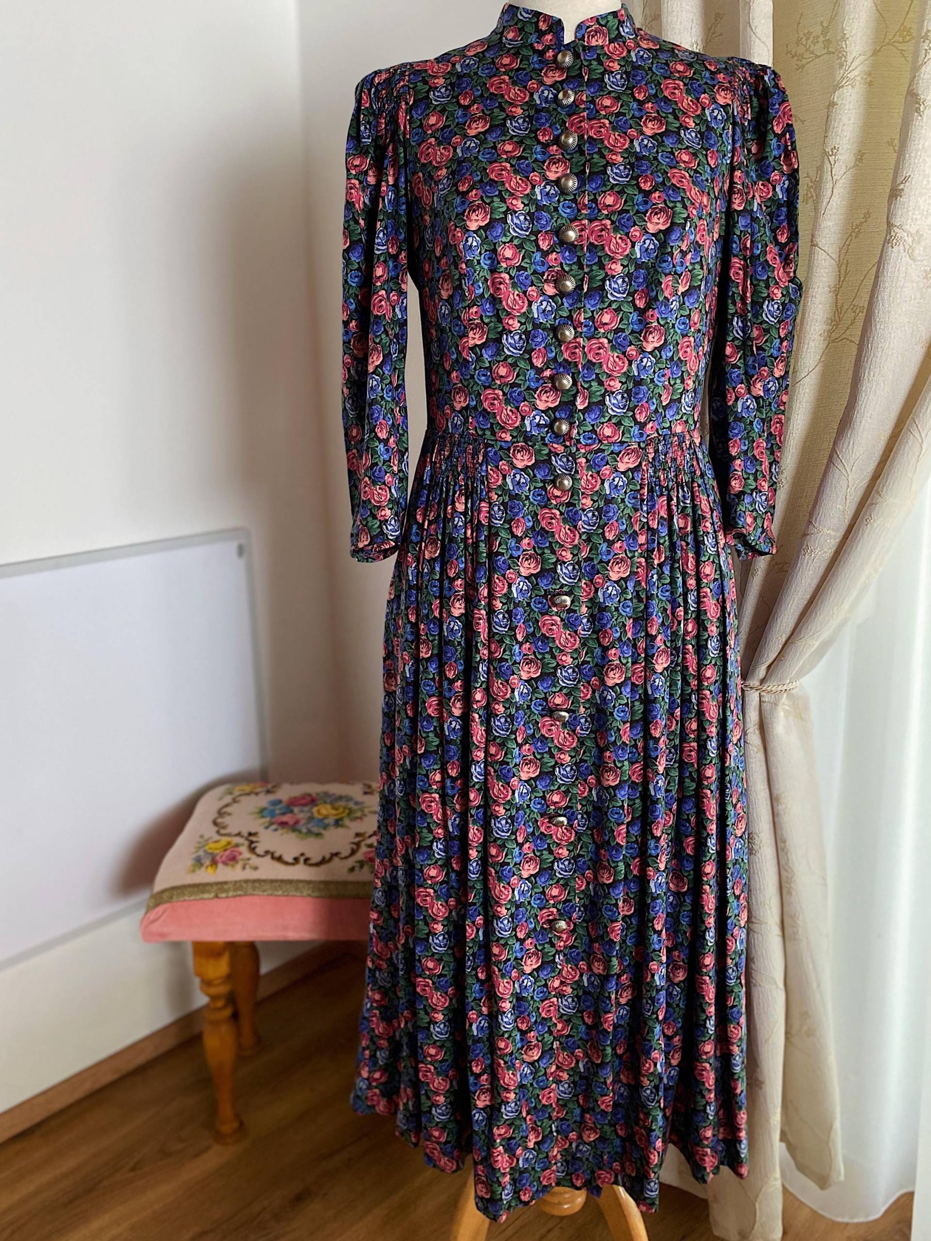 Vintage Trachten Dirndl/ Folklore Dirndl Oktoberfest Kleid Mit Puffärmeln von EdelweissATvintage