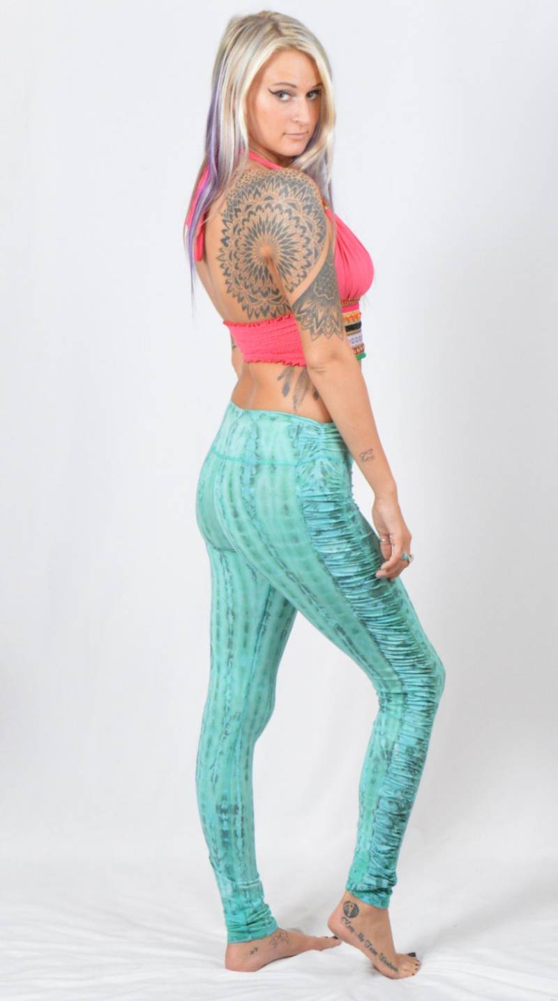 Tie Dye Rouched Leggings Bequeme Yoga Hose von EdenCollective