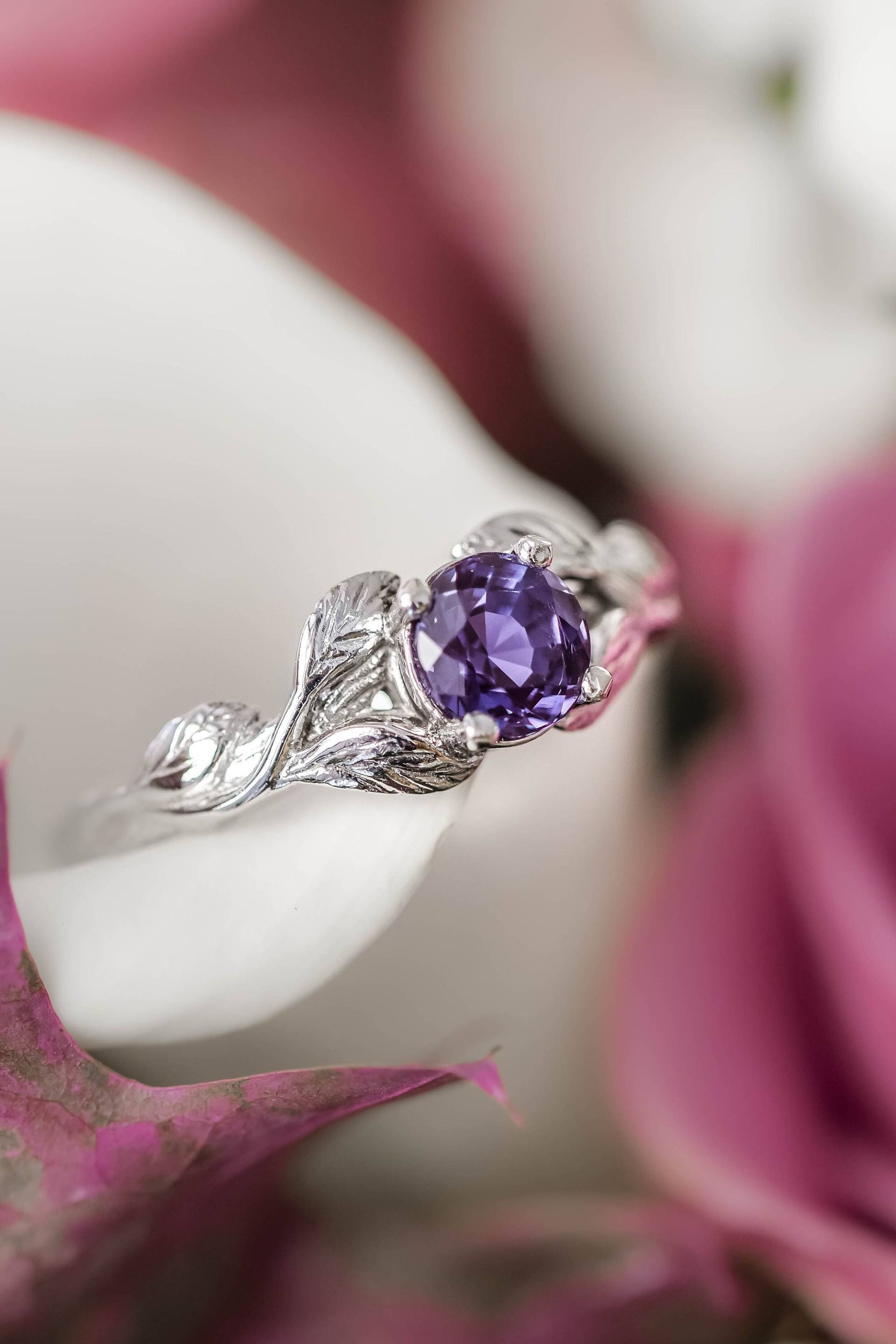 1 Ct Purple Lab Alexandrit Verlobungsring Inspiriert Von Der Natur, Runder Ring, Zarter Gold Blätter Ring Für Braut, 14K/18K von EdenGardenJewelry