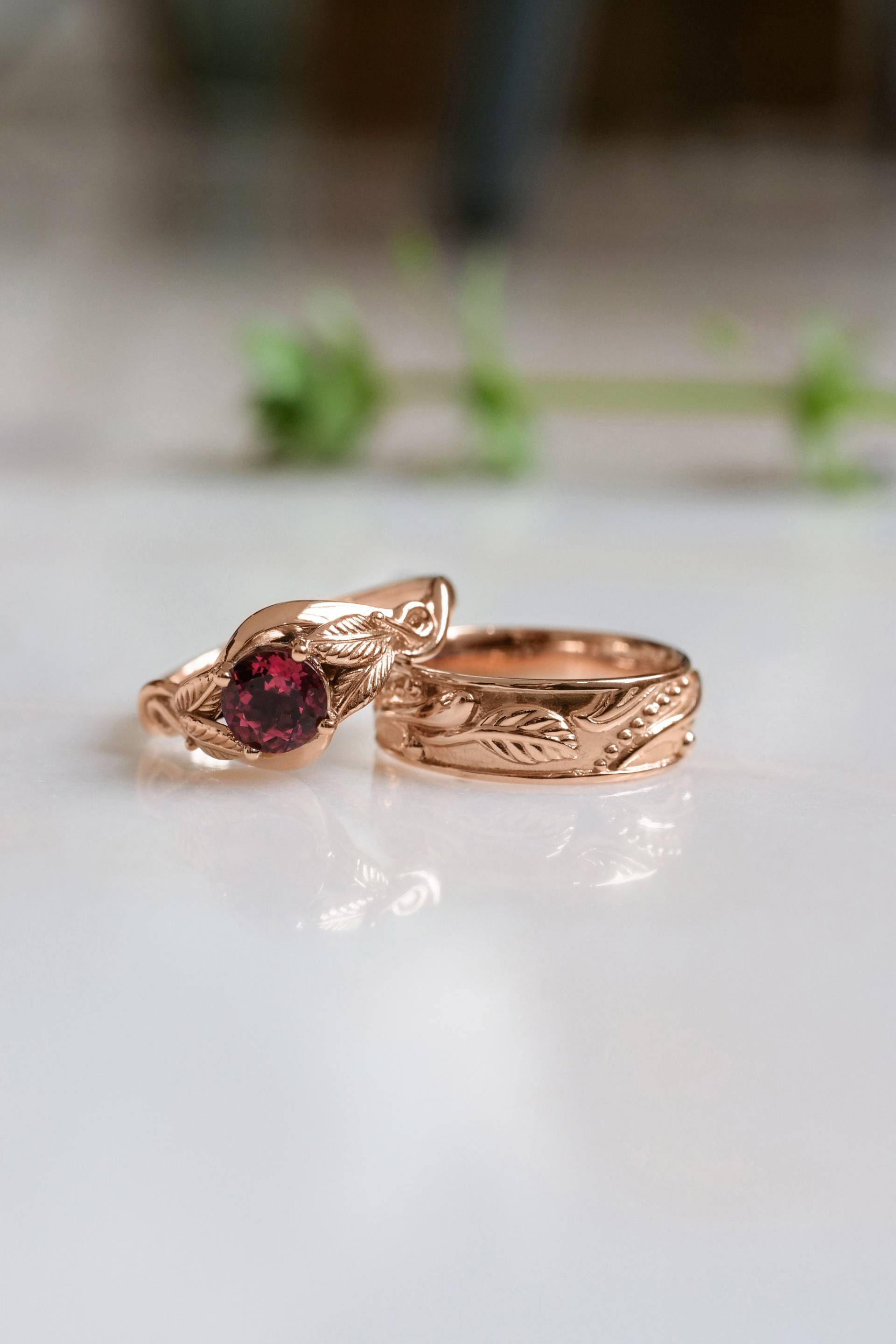 Alternative Ehering Set Für Sie Und Ihn, Natur Inspirierte Partnerringe Pink Turmalin Ring Passender Blatt Ihn von EdenGardenJewelry