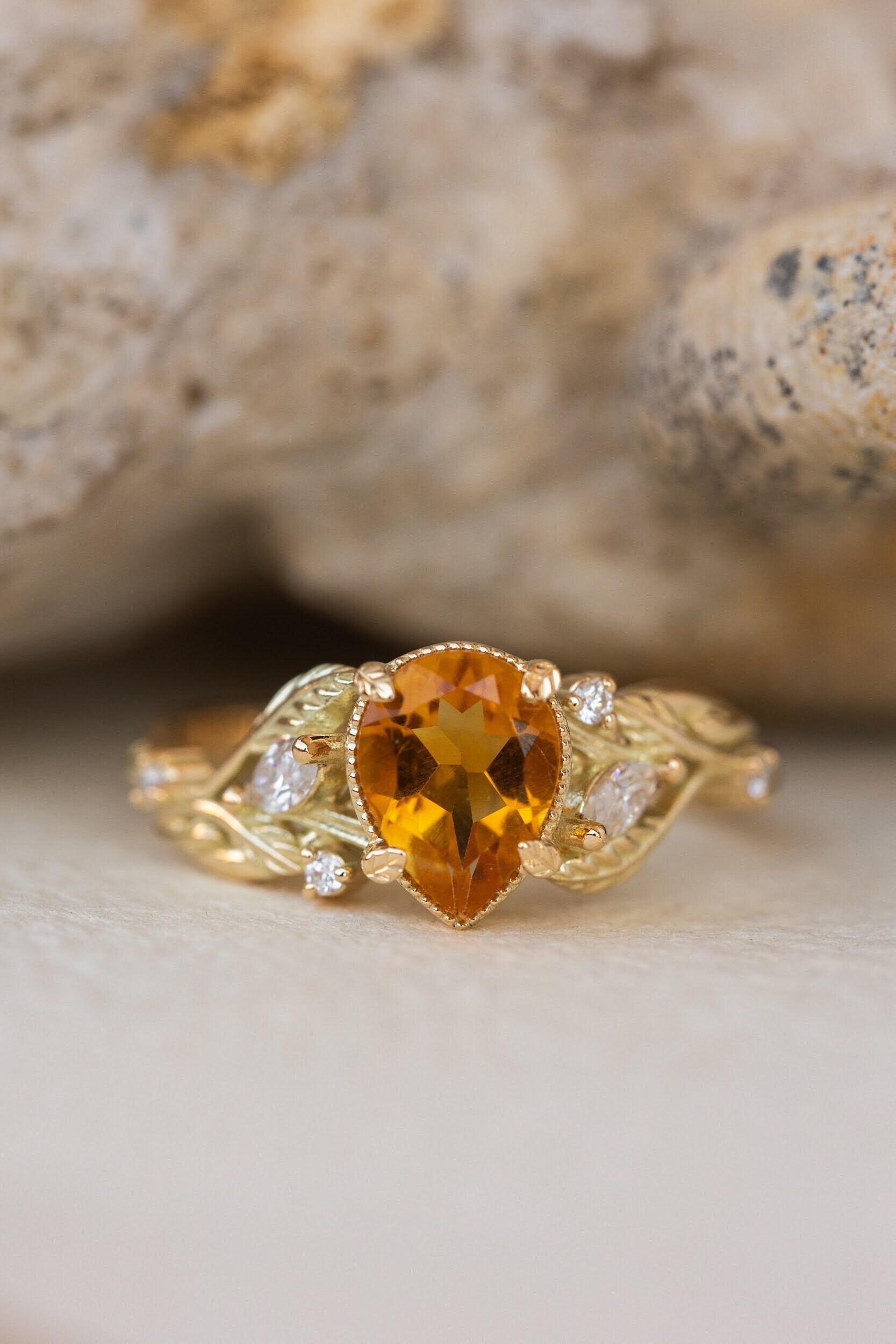 Birne Citrin Verlobungsring Mit Marquise Diamant Blätter, Natur Inspirierter Ring Für Elfen Verlobung, 14K Oder 18K Gold von EdenGardenJewelry