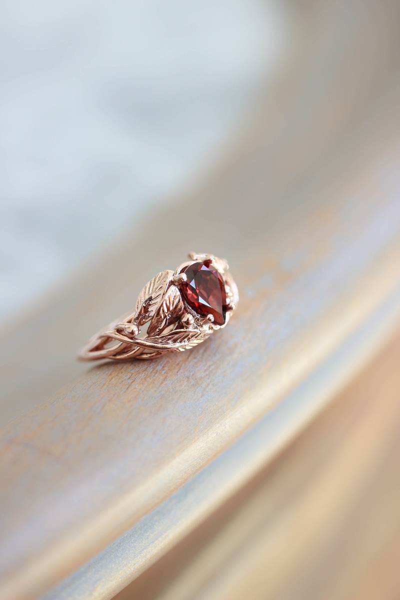 Birnenförmiger Granat-Verlobungsring - Roségold-Natur-Inspiriertes Blattdesign Für Frauen, Natur-Verlobungsring, 18K Oder 14K Gold von EdenGardenJewelry