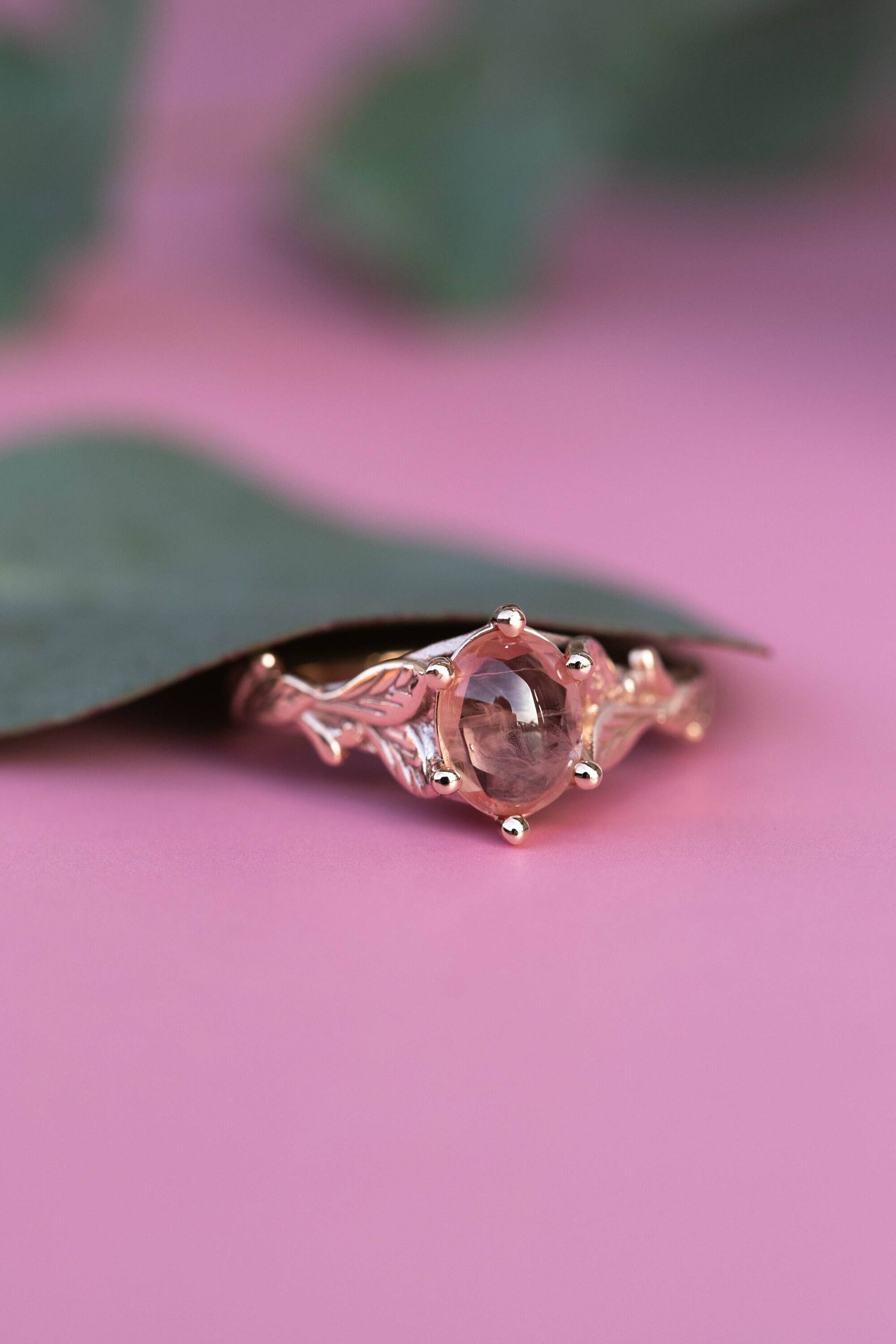 Cabochonschliff Natürlicher Rosa Saphir Verlobungsring, Zarter Gold Blätter Ring, 14K Oder 18K Baum Zweig Ring Für Alternative Hochzeit von EdenGardenJewelry