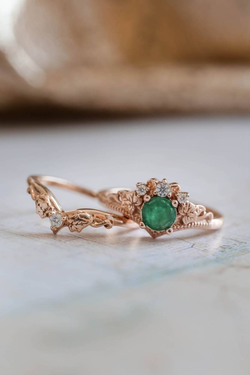 Efeublätter Smaragd Verlobungsring Besetzt Mit Diamanten, Natur Inspirierter Smaragdring & Gold Efeublatt Ehering, Alt Braut Verlobungsringe von EdenGardenJewelry