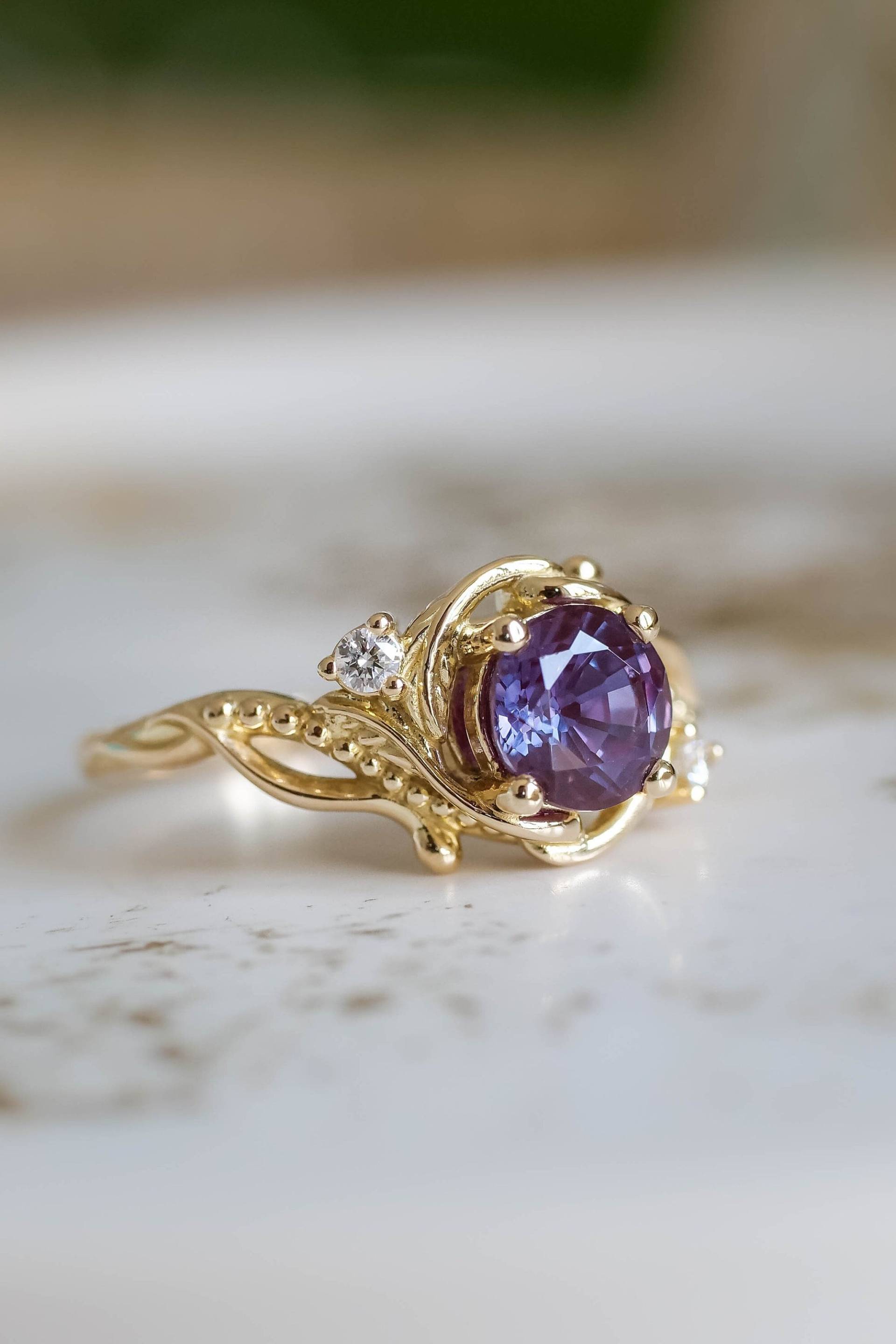 Farbwechsel Lab Alexandrit Verlobungsring, Natur Inspirierter Blatt Und Ranke Ring, Fantasy Verlobungsring Für Braut, 14K Oder 18K Gold von EdenGardenJewelry