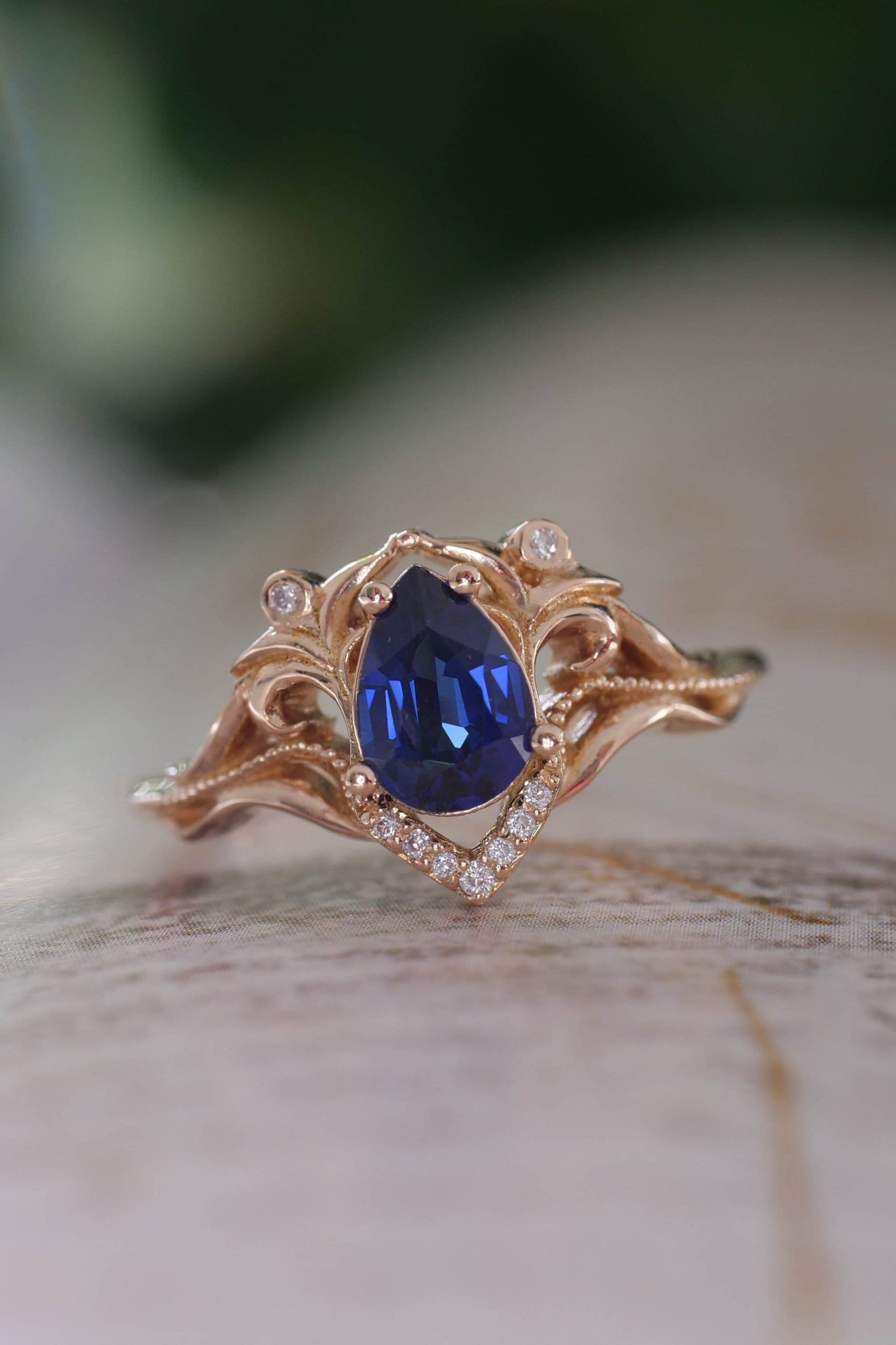 Gold Blatt Swirl Ring, Birne Geschnitten Lab Erstellt Saphir Simulierter Blauer Ring - Natur Inspirierte Verlobungsringe Für Frauen von EdenGardenJewelry