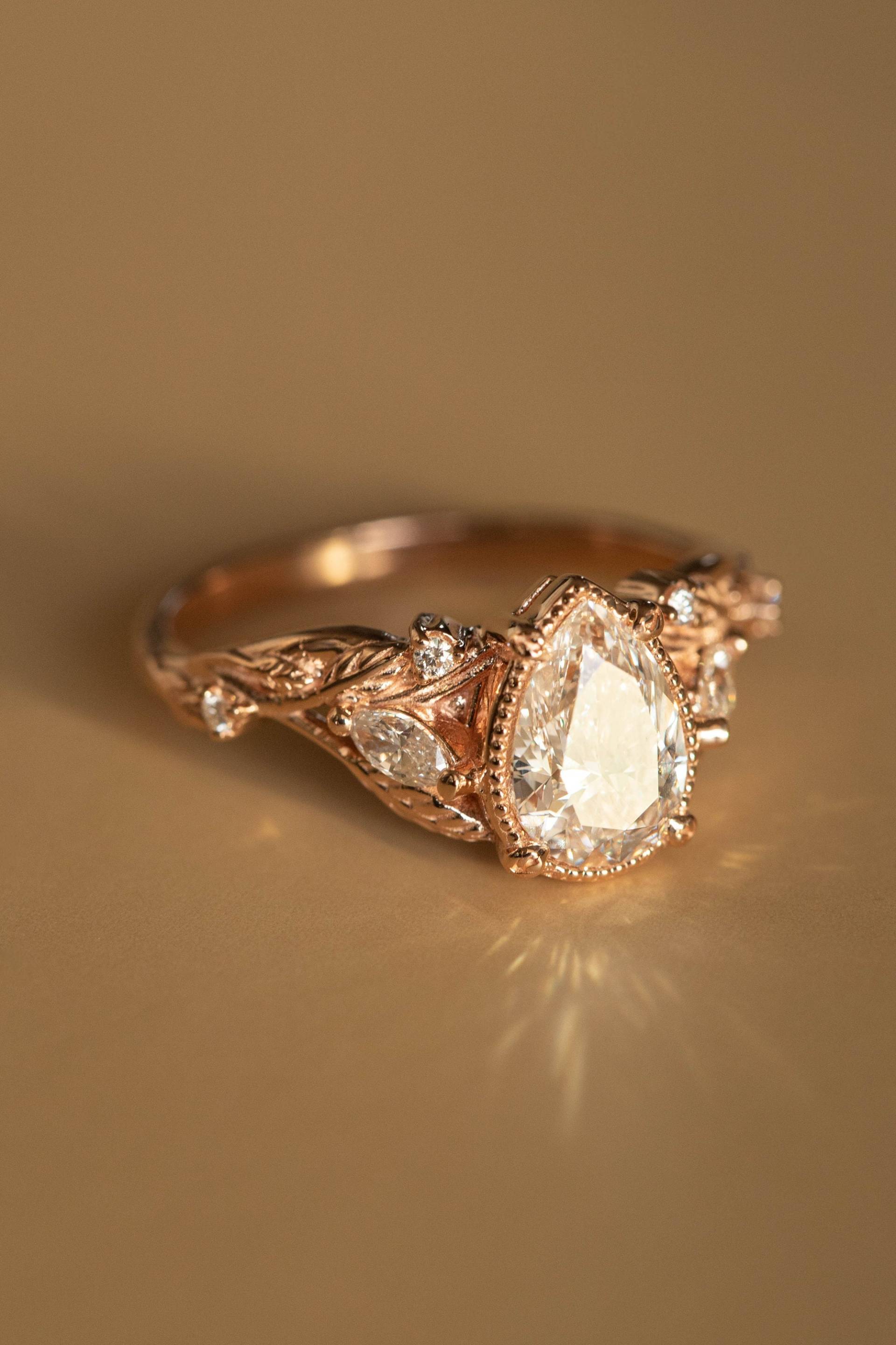 Großer Lab Grown Diamant Verlobungsring Mit Marquise Diamanten Blätter, Natur Inspirierter Ring Für Braut, Rose Gold 14K Oder 18K von EdenGardenJewelry