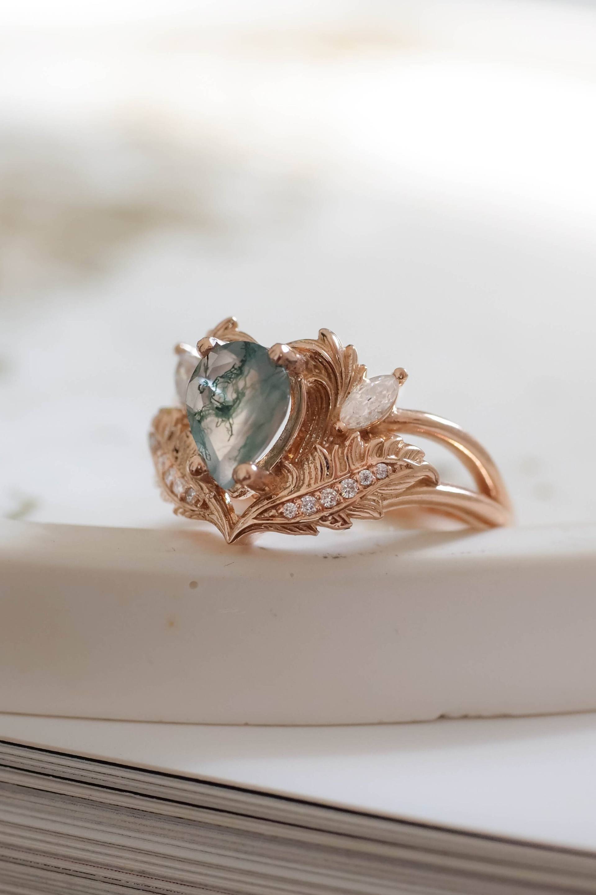 Grüner Moss Achat Ring Inspiriert Von Der Natur, Pear Verlobungsring Mit Gold & Diamant Blätter Für Fantasy Verlobung, 14K Oder 18K von EdenGardenJewelry