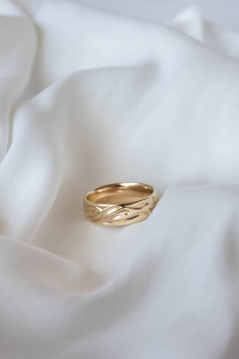 Infinity Symbol Ring, Herrenring, Liebe 6 Mm Ehering Für Ihn, 14K Oder 18K Solid Gold Comfort Fit Ring von EdenGardenJewelry