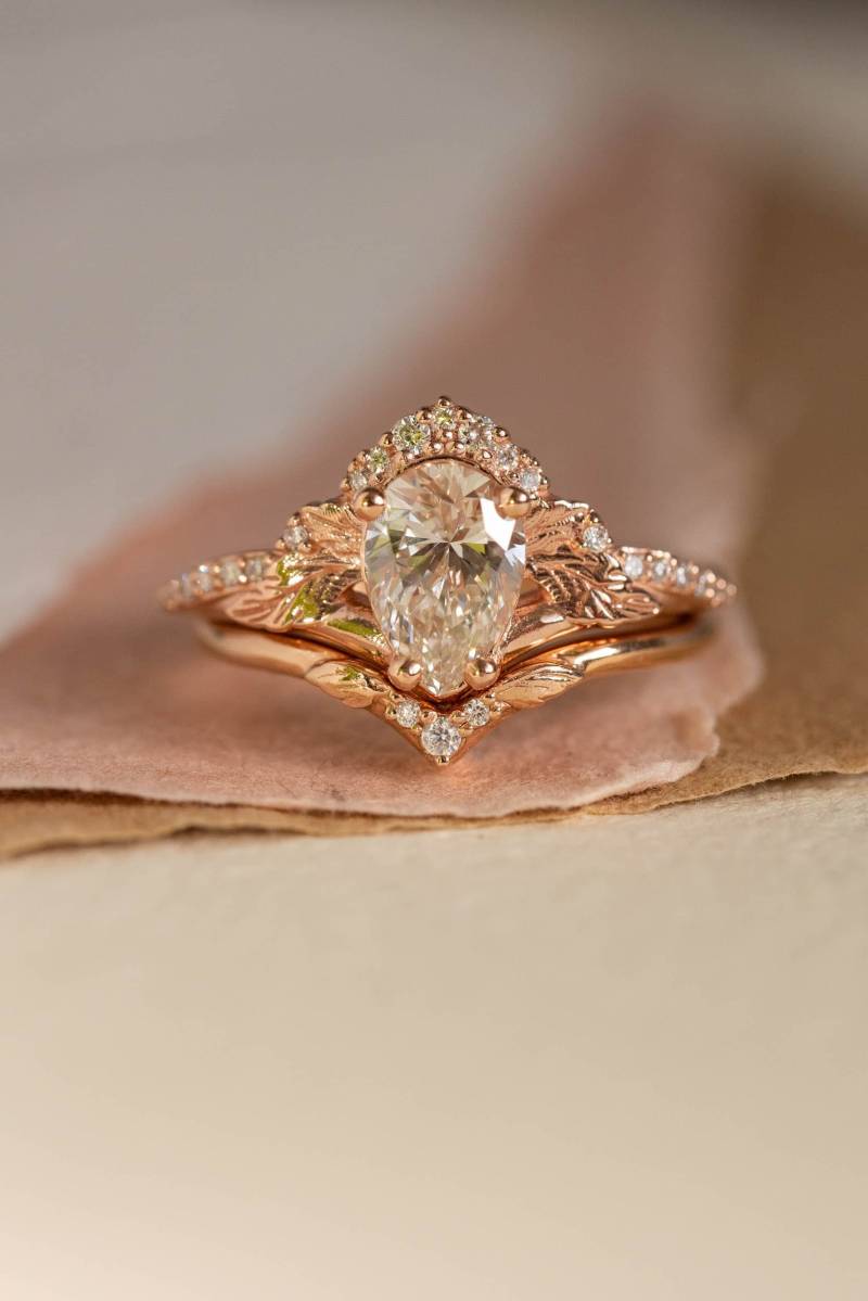 Im Labor Gewachsener Diamant Mit Winzigen Blättern Und Diamant-Krönchen & Chevron-Ehering in 14K Oder 18K Gold, Natur Inspiriertes Fantasy von EdenGardenJewelry