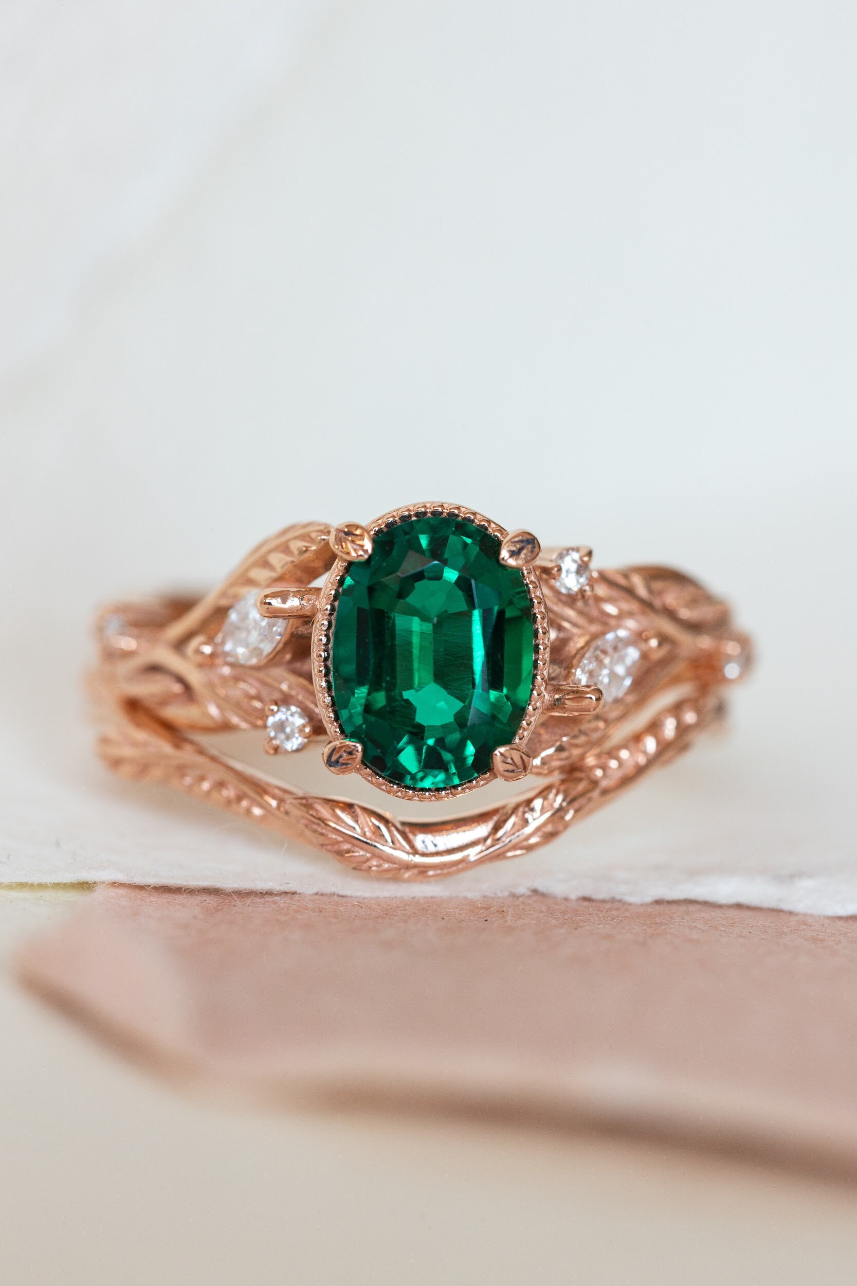 Lab Smaragd Und Akzent Diamanten Verlobungsring Set, Natur Inspirierte Stapelringe Set Für Braut, Roségold-Verlobungsring 14K Oder 18K Gold Lab Smaragd Und Akzent Diamanten Verlobungsring Set, Natur Inspirierte Stapelringe Set Für Braut, Roségold-Verlobungsring 14K Oder 18K Gold von EdenGardenJewelry