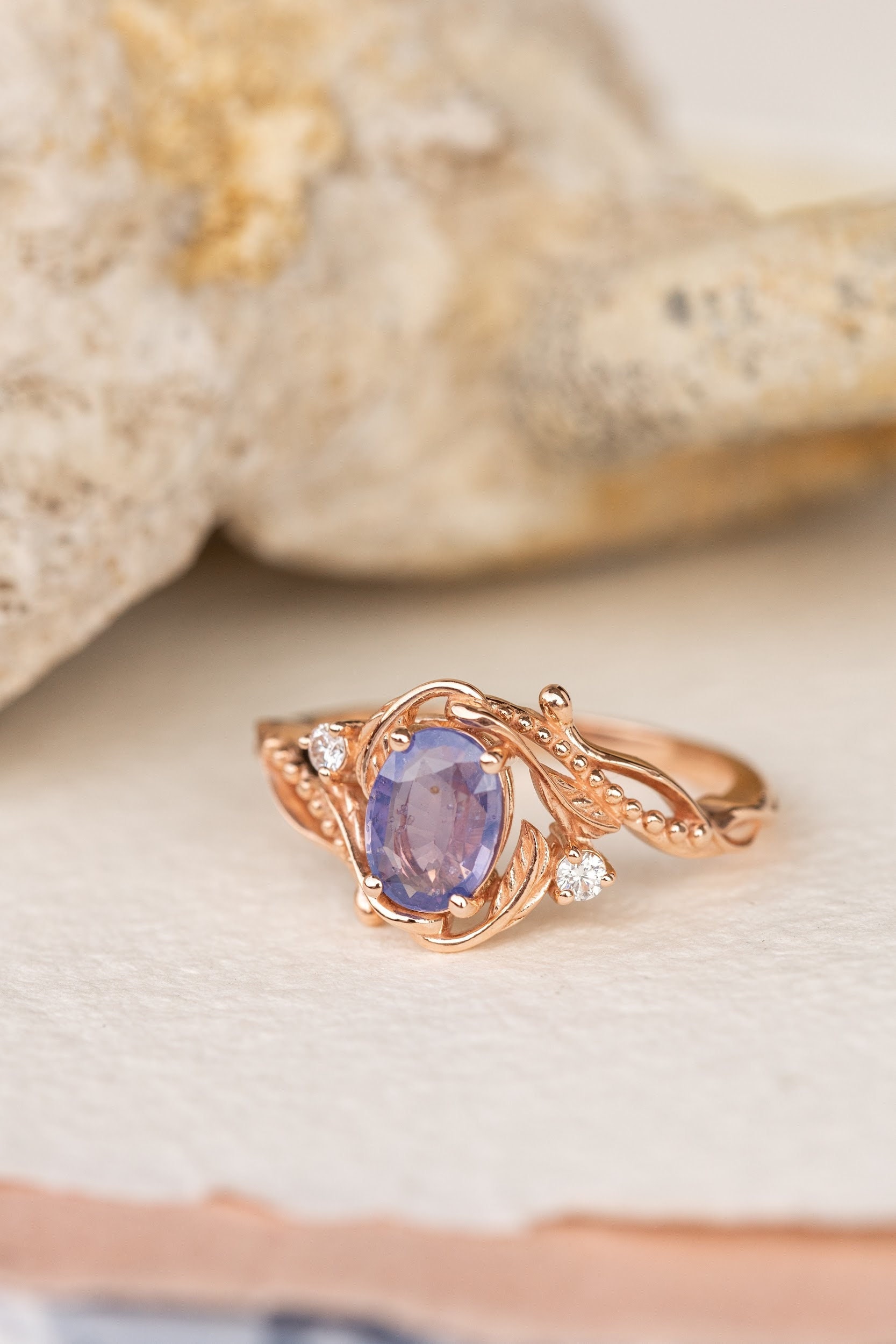 Meerjungfrau Violet Natürlicher Saphir Verlobungsring, Heirloom Blatt Und Ranke Ring, Luxus Versprechen Ring Für Sie von EdenGardenJewelry