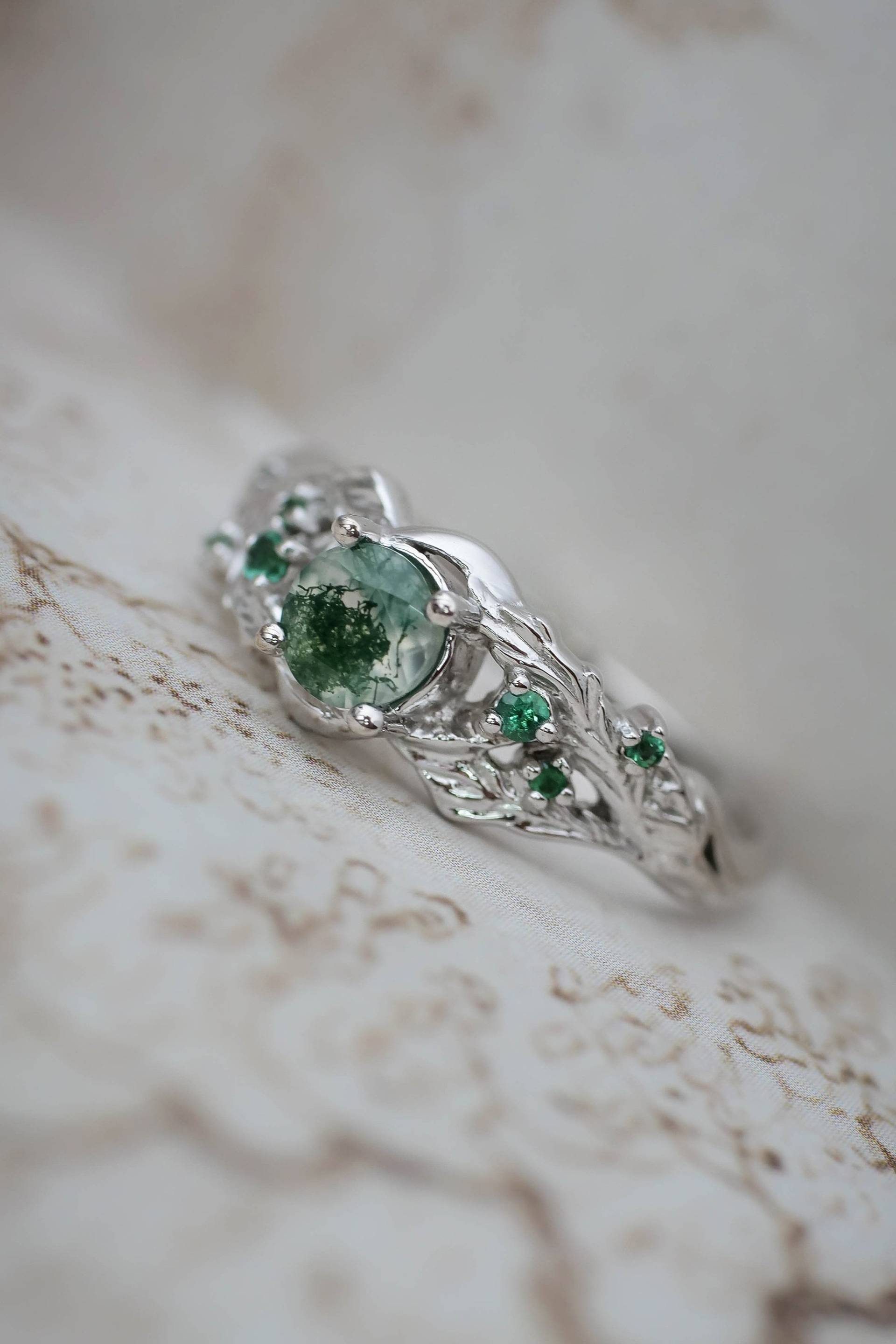 Moosachat & Smaragde Ring, 14K Gold, Naturring, Blatt Verlobungsring, Ast Blätter Ahorn Verlobungsring von EdenGardenJewelry