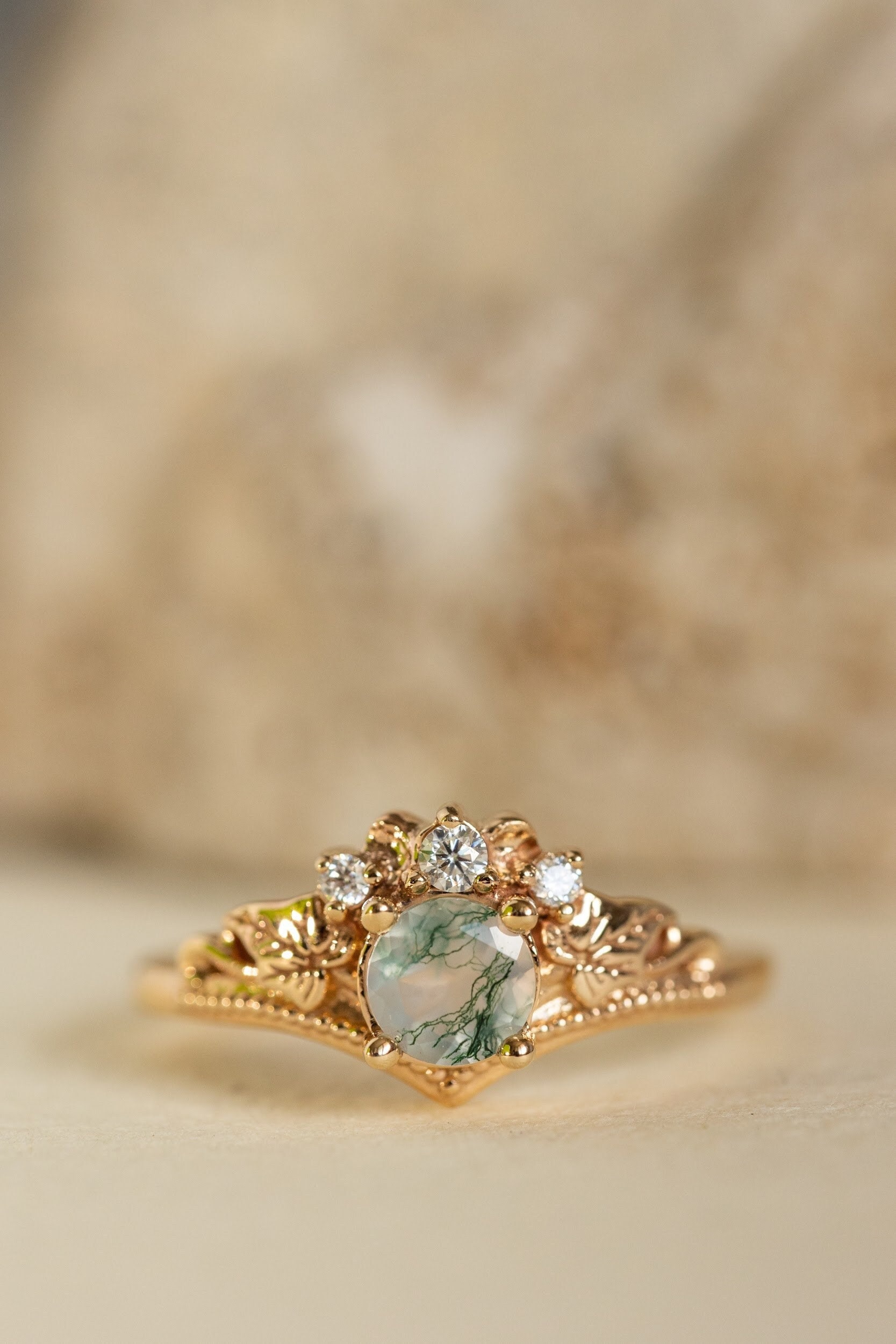 Natürlicher Grüner Moss Achat Verlobungsring Mit Efeublättern Und Winzigen Diamanten, Natur Inspirierter Elfen Für Braut, 14K Oder 18K Gold von EdenGardenJewelry