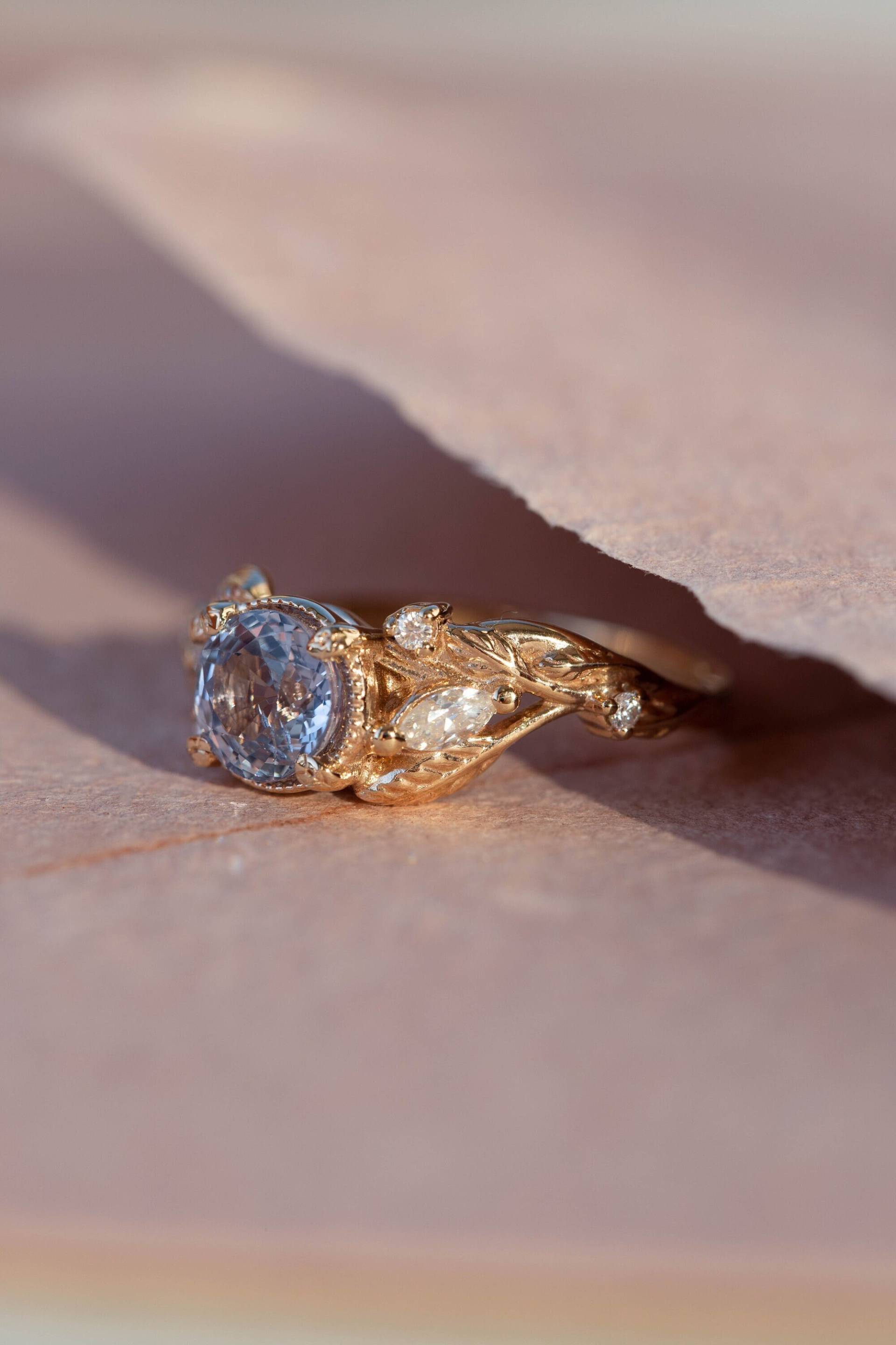 Natürlicher Lavendel Saphir Verlobungsring Mit Marquise Diamanten Blätter, Natur Inspirierter Ring Für Braut, Rose Gold 14K Oder 18K von EdenGardenJewelry