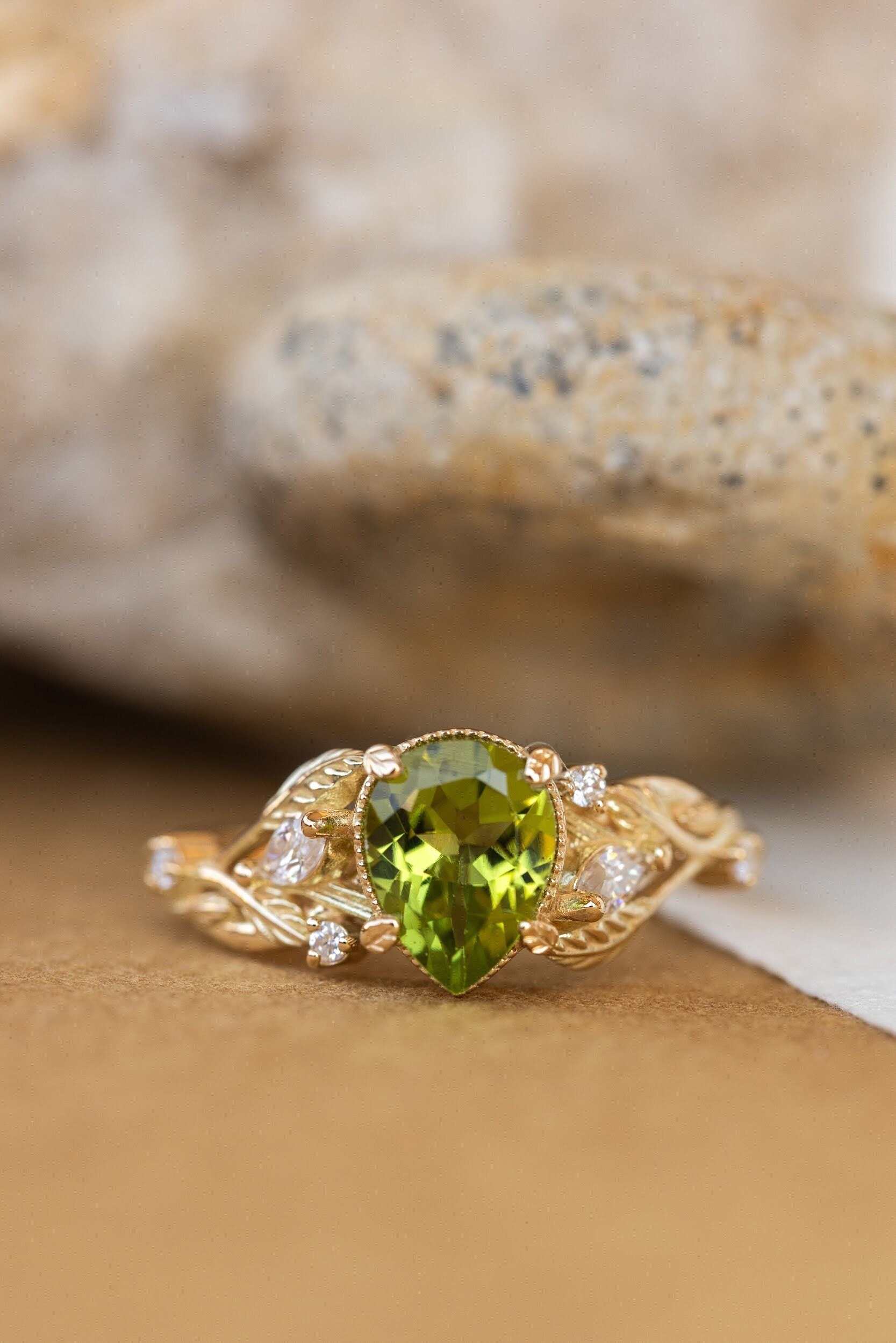 Peridot Verlobungsring Mit Marquise Diamanten Blätter, Gold Natur Inspirierte Ranken Und Blätter Ring Für Braut, Geschenk Sie, Jahrestagsgeschenk von EdenGardenJewelry