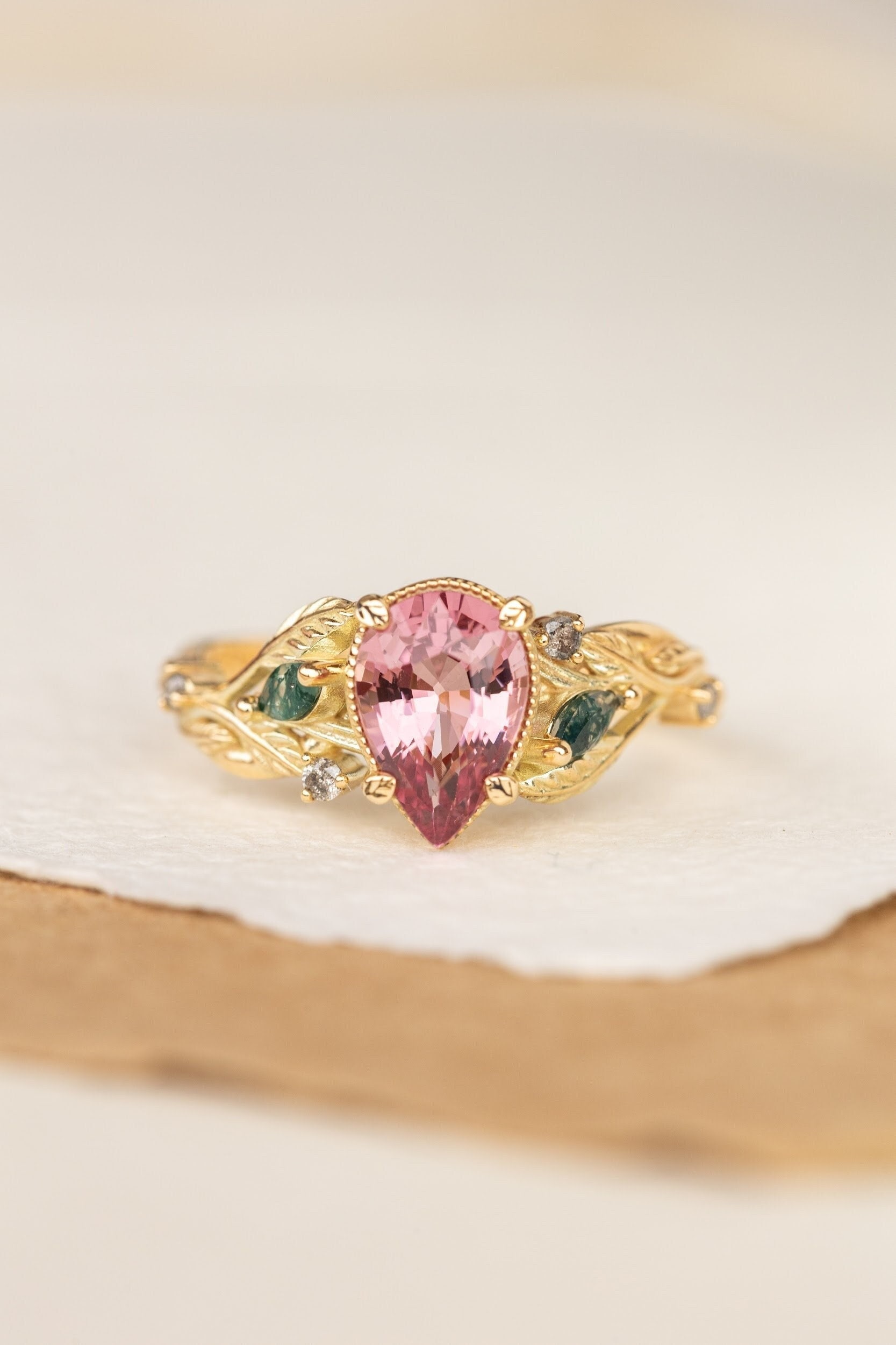 Rosa Spinell Verlobungsring Mit Marquise Moss Achate Und Salz Pfeffer Diamanten, Natur Inspirierter Gold Blätter Ring Für Elfen Verlobung von EdenGardenJewelry