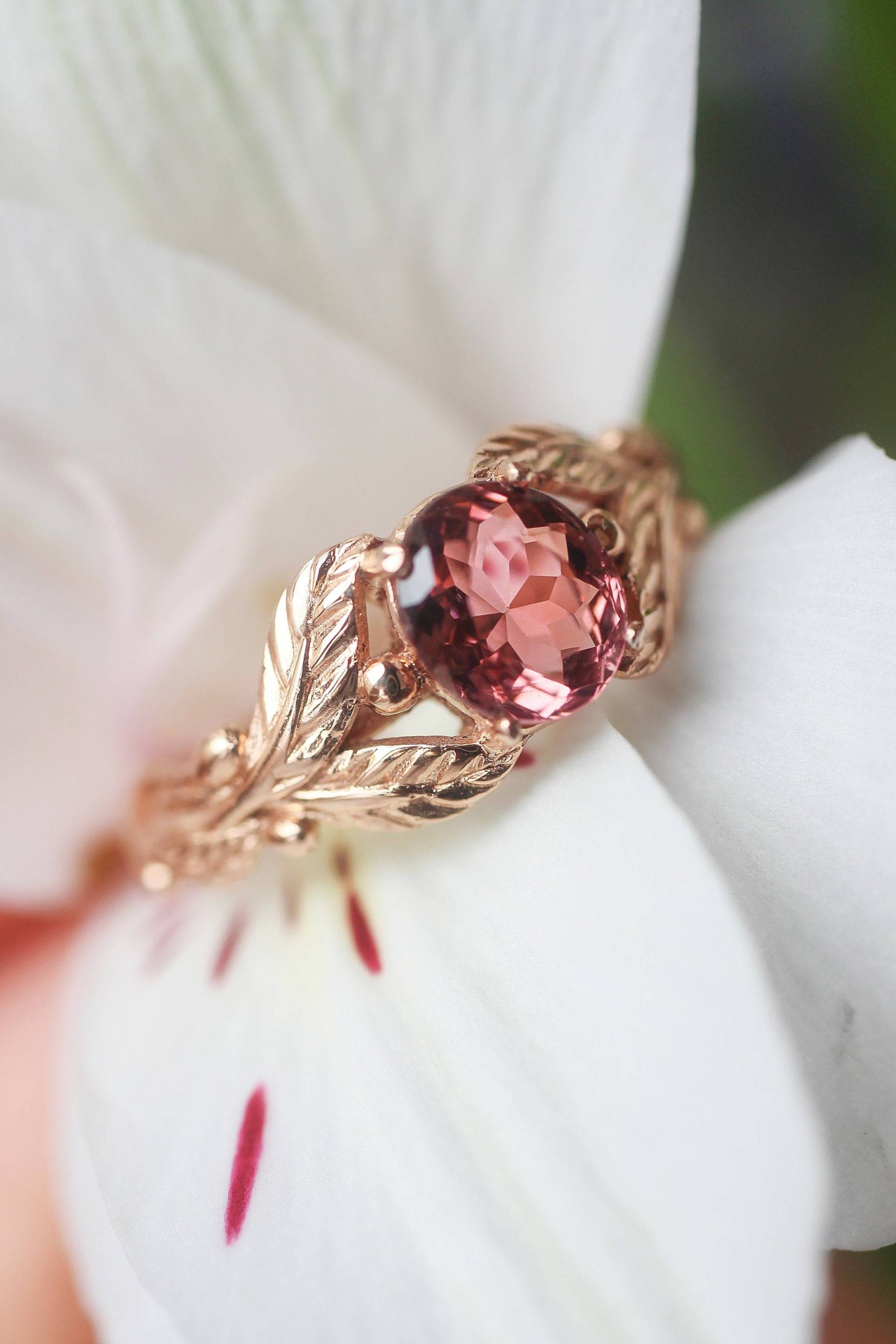 Rosa Turmalin Verlobungsring, Rose Gold Ring, Blätter Unikat Ring Für Frau, Zweig Blatt Ehering von EdenGardenJewelry