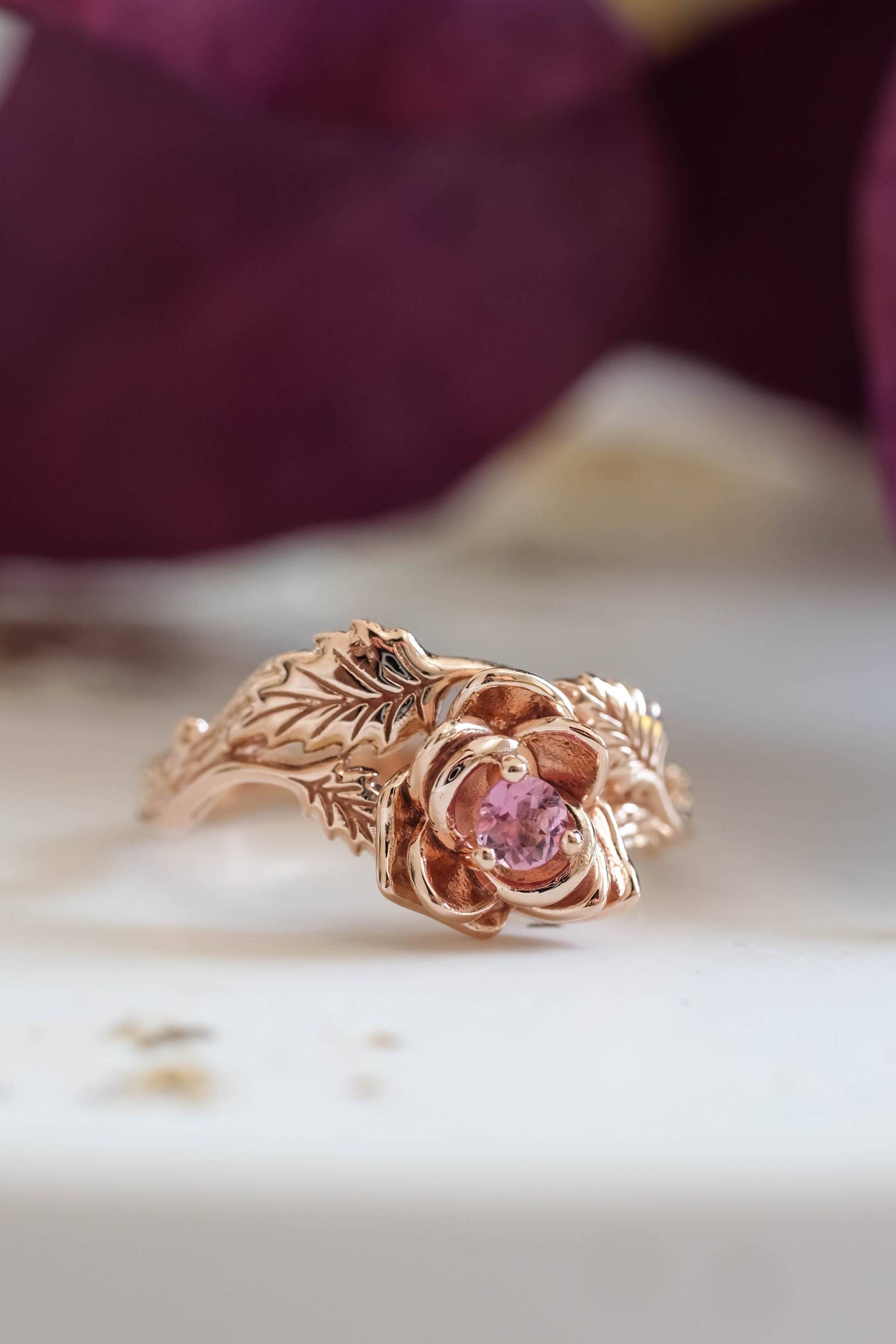 Rose Geformter Turmalin Verlobungsring Gold, Natur Inspirierter Blumen Verlobungsring, Natürlicher Rosa Ring 14K Oder 18K Gold von EdenGardenJewelry