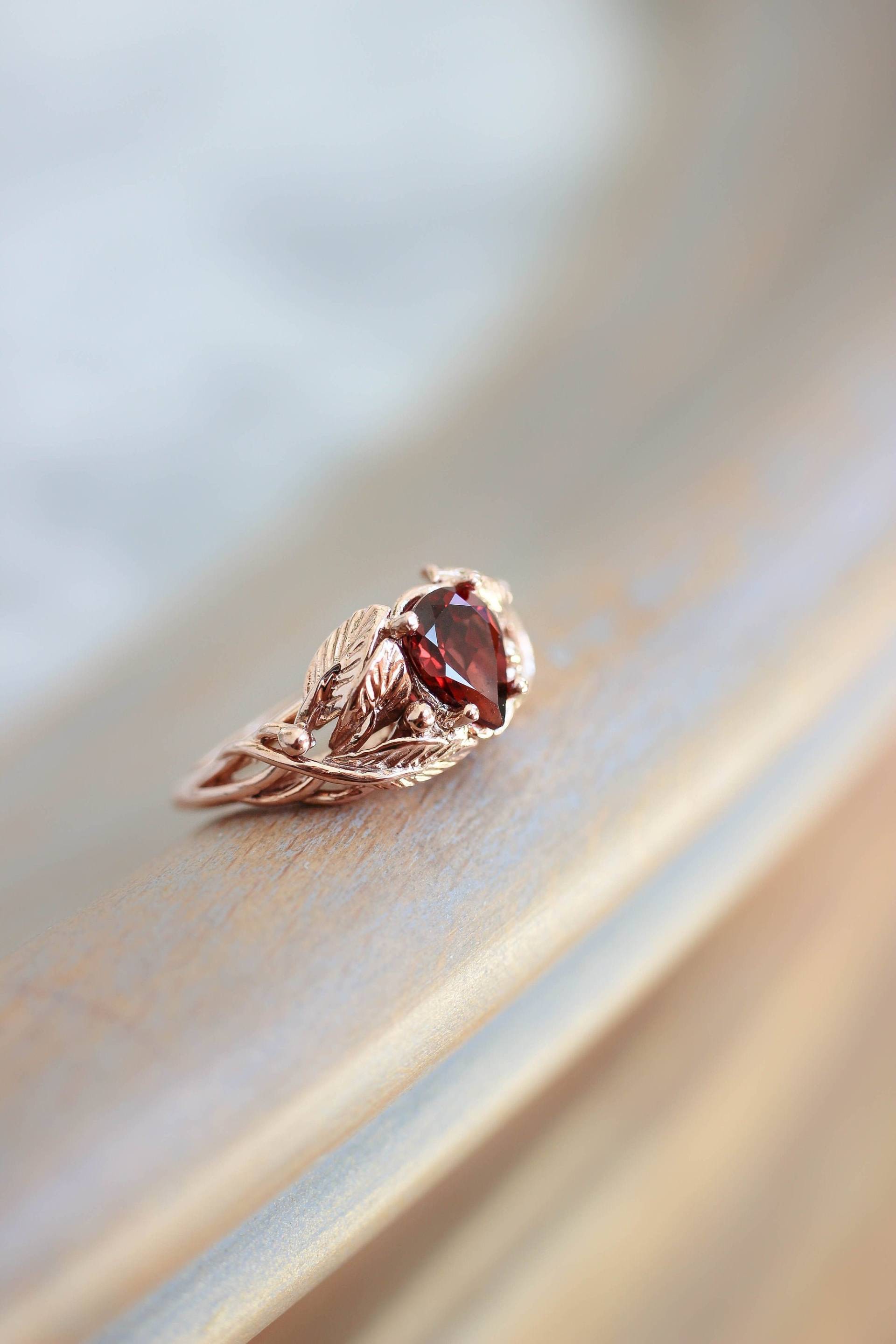 Roségold Granat Verlobungsring, Birnenförmiger Ring, Blätter Zweig Ehering Für Frau, Ring Aus 14K Gold, Natur Verlobungsring von EdenGardenJewelry