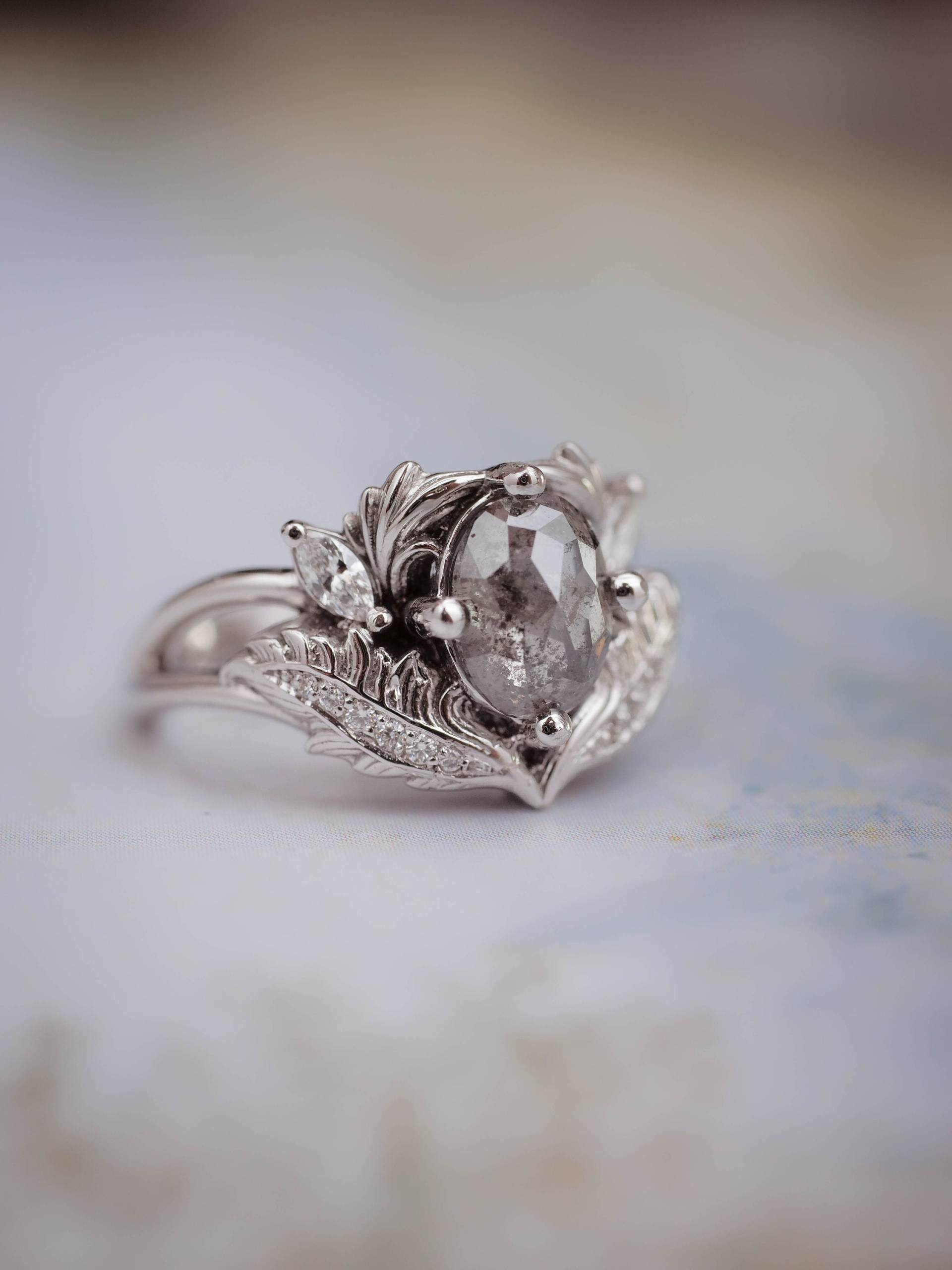 Salz & Pfeffer Diamant Ring, Alternative Verlobungsring, Natur Inspiriert Blatt Blätter Oval Grau Verlobungsring von EdenGardenJewelry