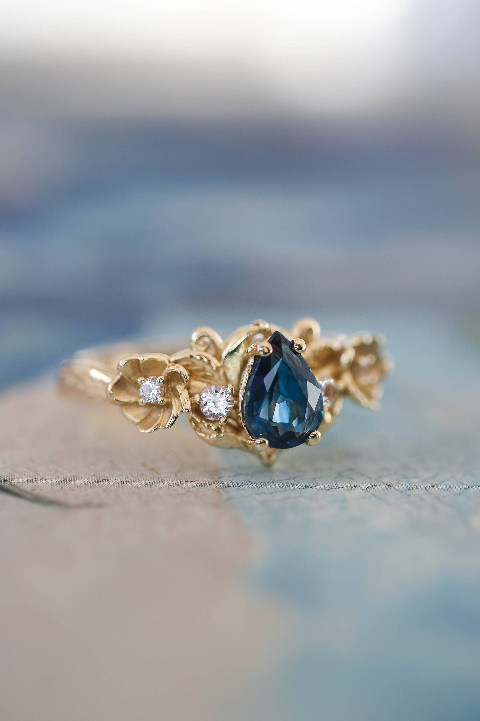 Saphir Und Diamanten Verlobungsring, Blumenring, Natur Blätter Ring, Einzigartiger Ring Für Frau, Blauer Saphir, Birnenschliffring von EdenGardenJewelry