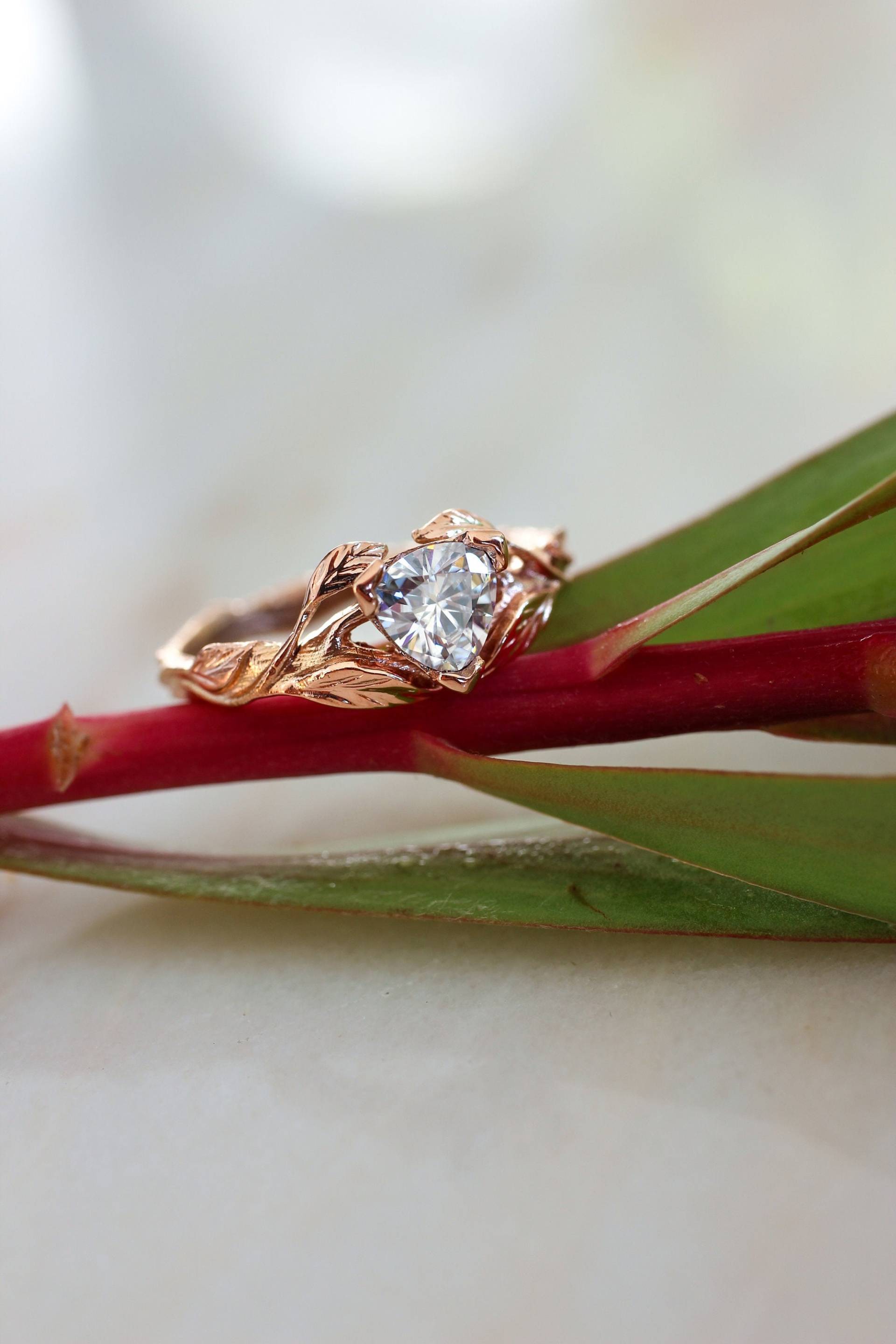 Trillion Cut Lab Diamant Verlobungsring, Elven Band von EdenGardenJewelry