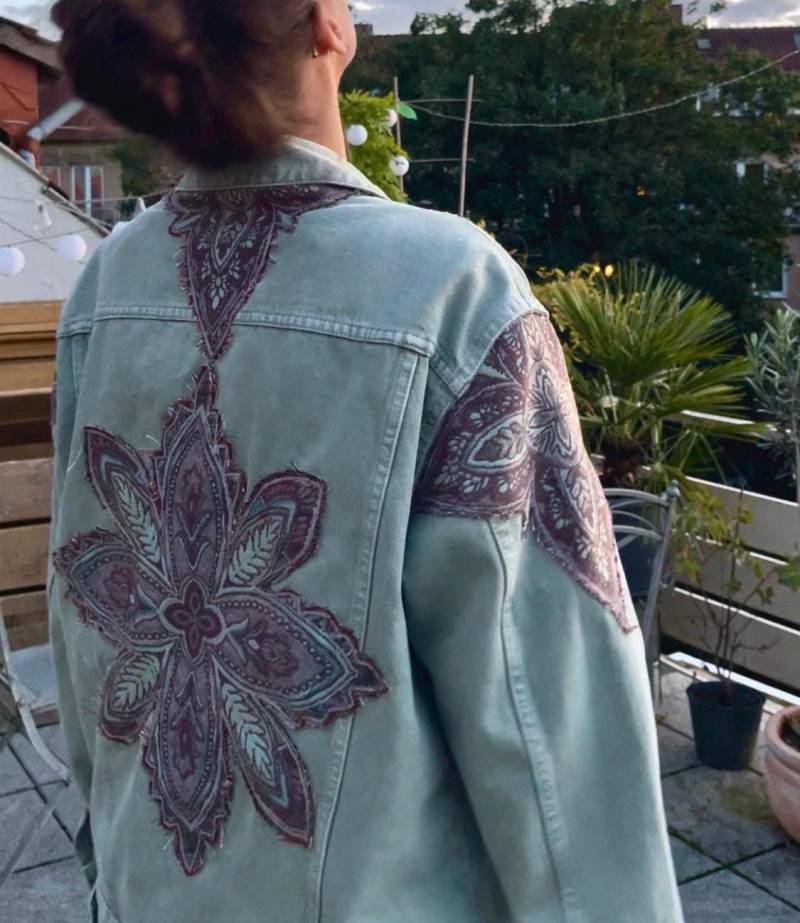 Jeansjacke Mit Verzierung Jeansjacke Mit Verzierung von EdenandNova