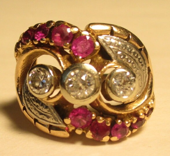 Deco-Diamant Und Rubin Besetzt Rose Gold Ring Ca. 1935 Deco-Diamant Und Rubin Besetzt Rose Gold Ring Ca. 1935 von EdgewaterCollection