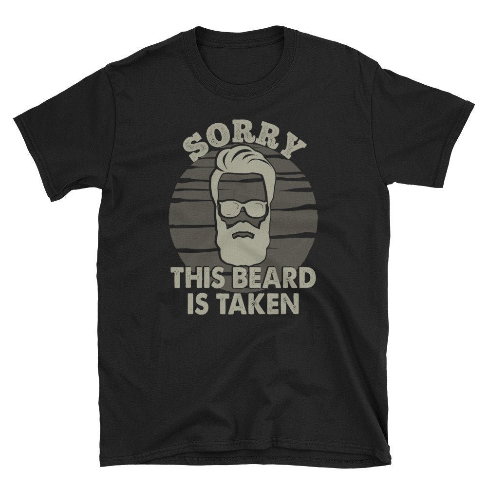 Sorry This Beard Is Taken Shirt. Bärtige Menschen. Bärte. Männergeschenk. Hipster. Schnurrbart. Kurz-Sleeve Unisex T-Shirt von EdgyShop