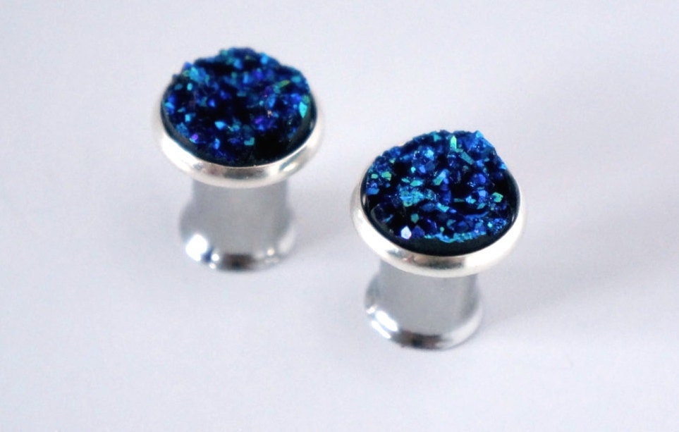 Blaue Druzy Plugs Aus Leichtem Stahl von EdgySister