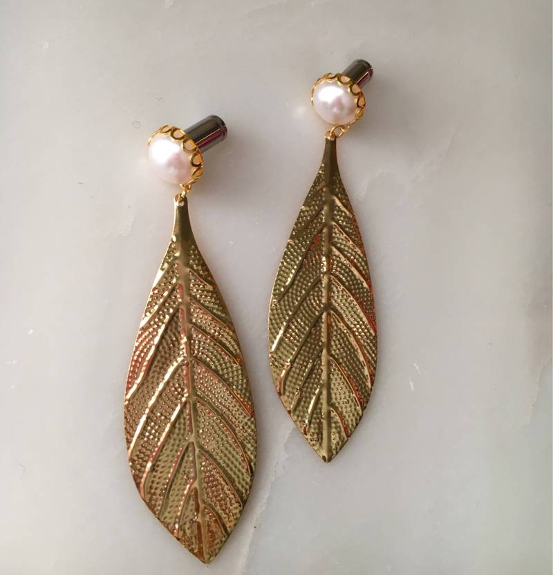 Perle Mit Goldfarbenen Feder-Tropfensteckern 27, 5mm von EdgySister