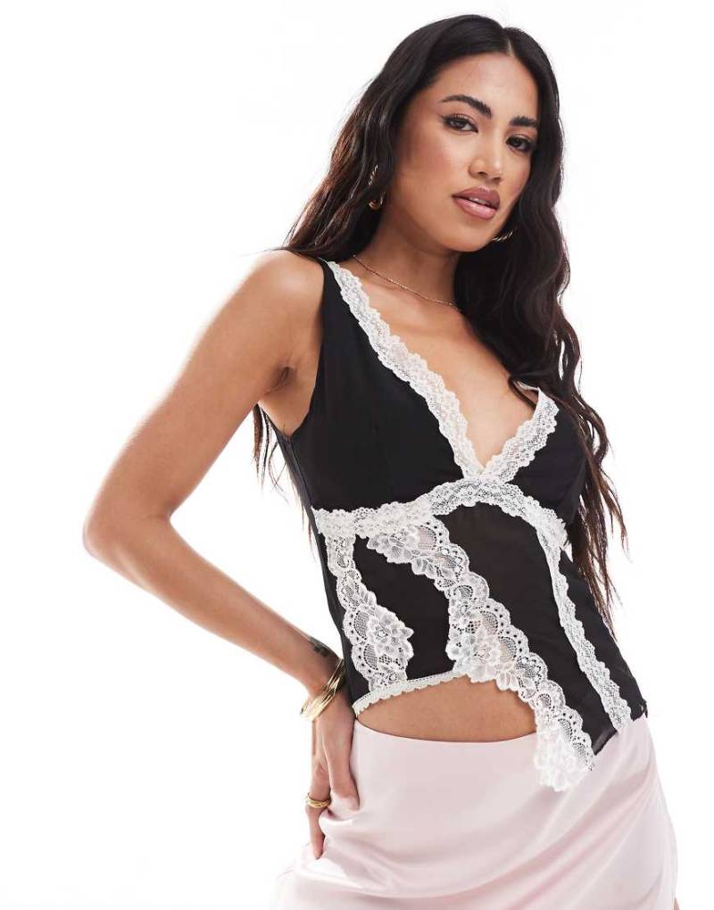 Edikted - Asymmetrisches Trägertop in Schwarz mit Spitze Edikted - Asymmetrisches Trägertop in Schwarz mit Spitze von Edikted