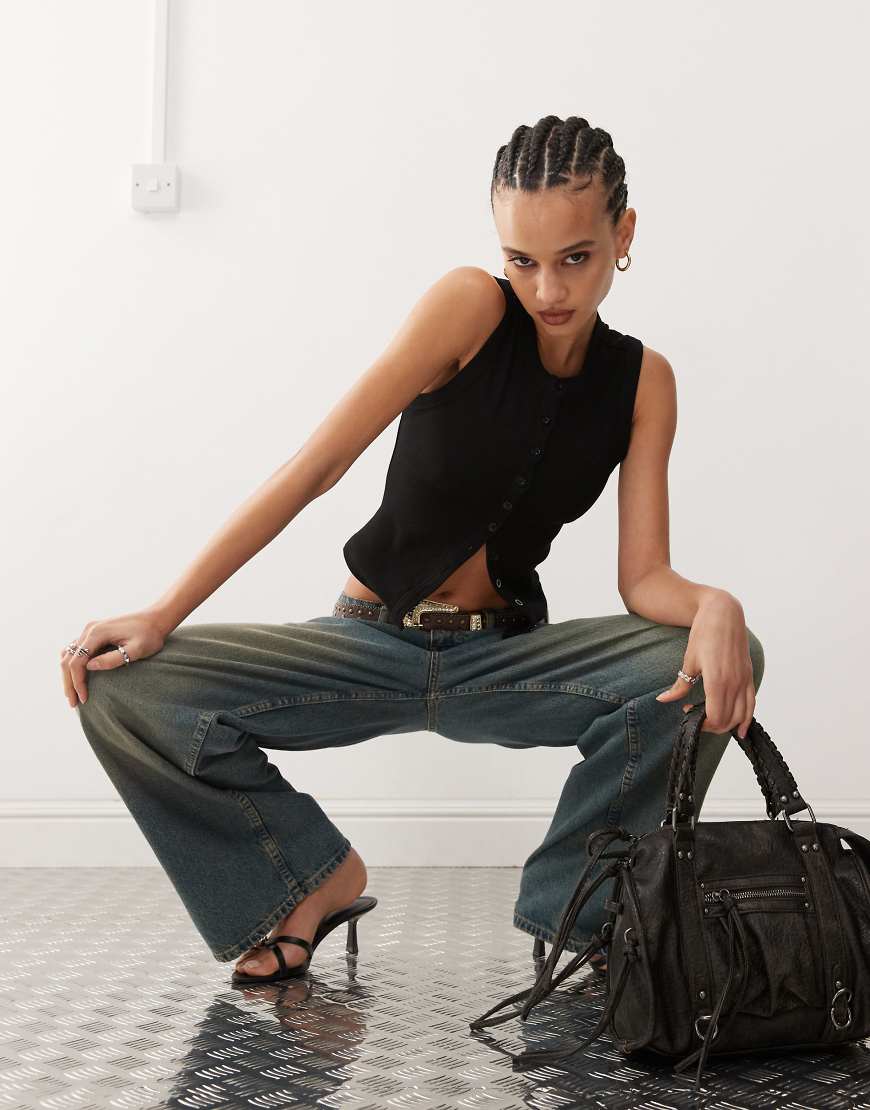 Edikted - Basel - Tanktop in Schwarz mit Knopfleiste von Edikted