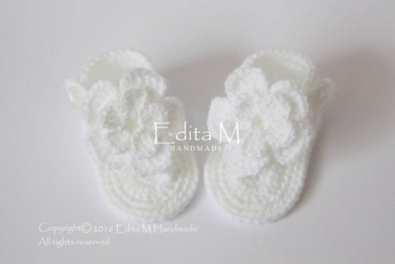 Baby Set Gehäkelt, Sandalen, Stirnband, Gladiator Weißes Raffhalter, Hausschuhe, Booties, Babyschuhe, Geschenk Für Die Neue Mutter, Babyparty von EditaMHANDMADE