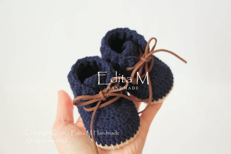 Gehäkelte Babyschühchen, Unisex Babyboots, Babystiefel, Sneakers, Schuhe, Geschenk Für Baby, Marineblau, Babyparty Gehäkelte Babyschühchen, Unisex Babyboots, Babystiefel, Sneakers, Schuhe, Geschenk Für Baby, Marineblau, Babyparty von EditaMHANDMADE