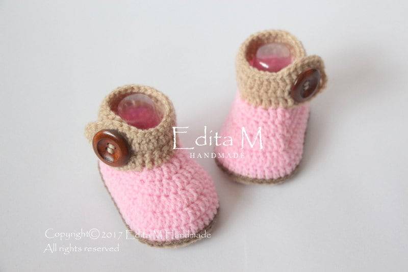 Gehäkelte Babyschuhe, Gehäkelte Holzknöpfe, Geschenk Für Baby, Ankündigung, Baby-Duschegeschenk von EditaMHANDMADE