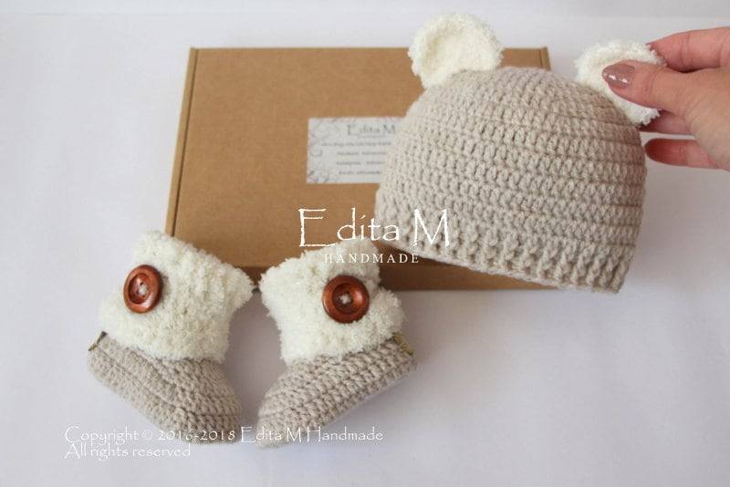 Unisex Baby Set, Gehäkelte Babyschuhe, Bär Mütze, Pelzschuhe, Babystiefel, 0-3, 3-6 Monate, Babyparty, Geschenk Für Unisex Baby Set, Gehäkelte Babyschuhe, Bär Mütze, Pelzschuhe, Babystiefel, 0-3, 3-6 Monate, Babyparty, Geschenk Für von EditaMHANDMADE