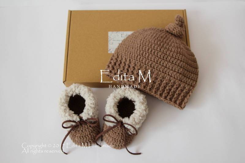 Unisex Häkel Baby Set, Babyboots, Pelzschuhe, Mokassins, Strickstiefel, Mütze, 0-3, 3-6 Monate, Babyparty, Weihnachtsgeschenk Unisex Häkel Baby Set, Babyboots, Pelzschuhe, Mokassins, Strickstiefel, Mütze, 0-3, 3-6 Monate, Babyparty, Weihnachtsgeschenk von EditaMHANDMADE