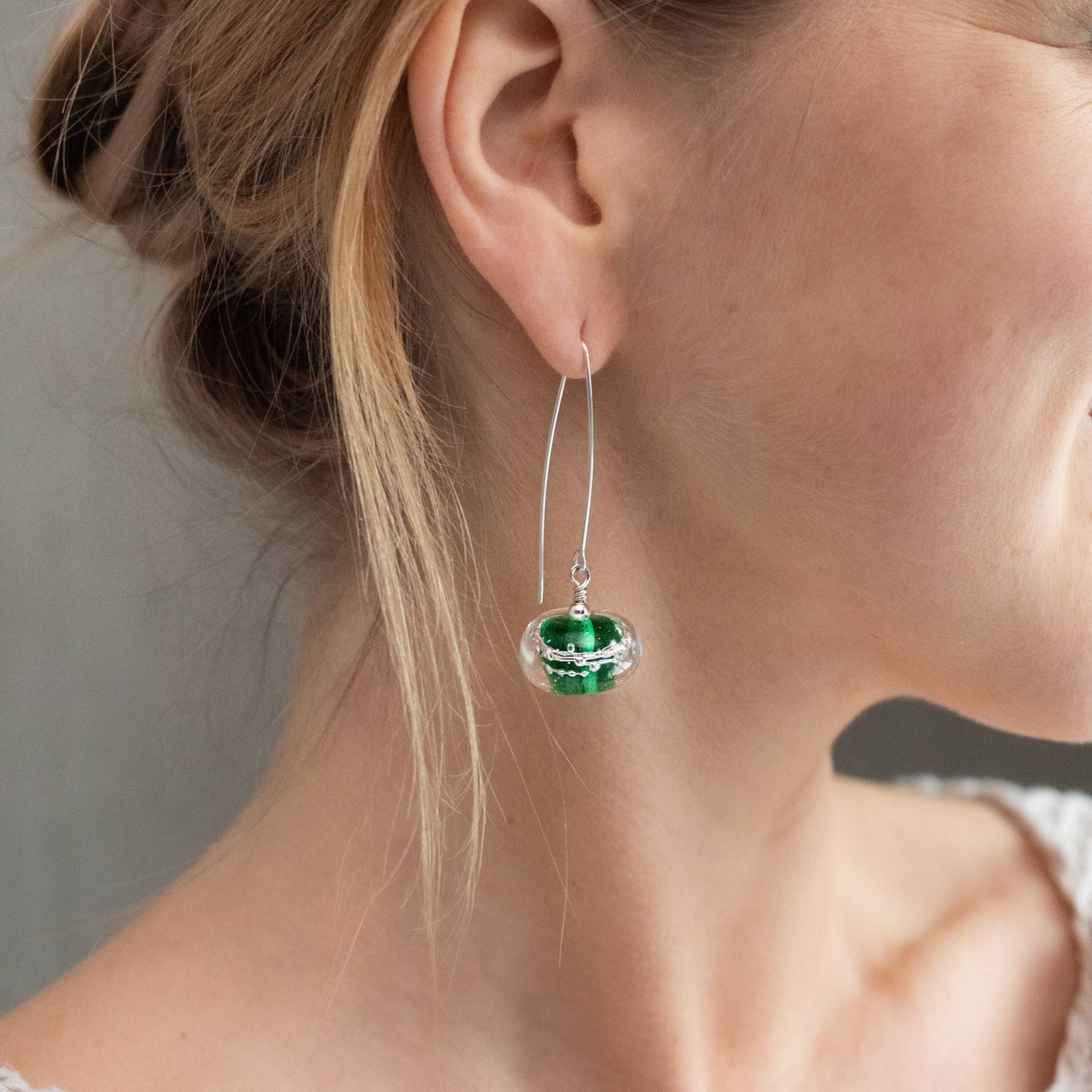 Grüne Muranoglas-Ohrringe Handgemachte Silberdraht-Ohrringe Grüne Muranoglas-Ohrringe Handgemachte Silberdraht-Ohrringe von EdivetroGlass