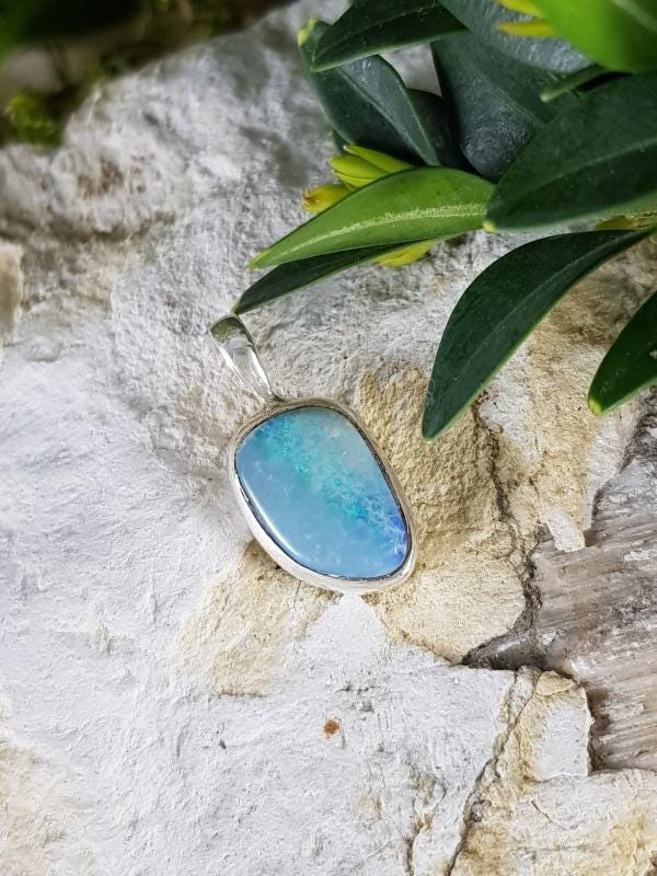 Kettenanhänger 925Er Silber Mit Funkelndem Opal Kettenanhänger 925Er Silber Mit Funkelndem Opal von EdlesGeschmeideWelt