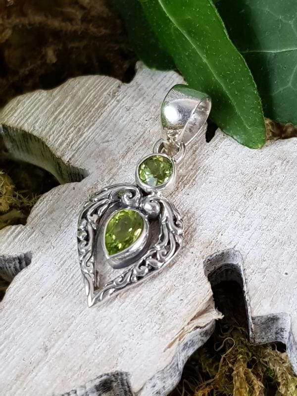 Kettenanhänger 925Er Silber Mit Peridot/Amethyst Kettenanhänger 925Er Silber Mit Peridot/Amethyst von EdlesGeschmeideWelt