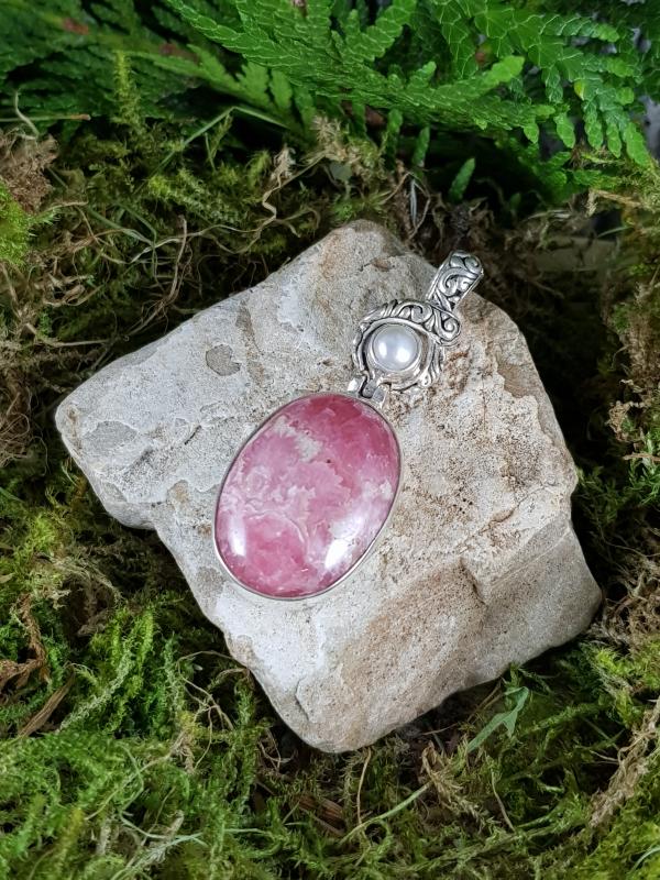 Kettenanhänger 925Er Silber Mit Rhodochrosit Und Perle Kettenanhänger 925Er Silber Mit Rhodochrosit Und Perle von EdlesGeschmeideWelt