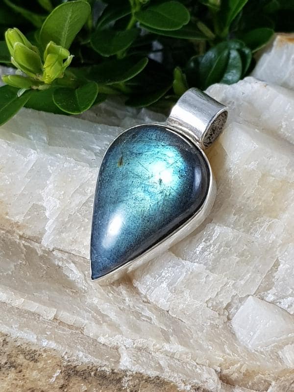 Kettenanhänger 925Er Silber Mit Tropfenförmigem Labradorit von EdlesGeschmeideWelt